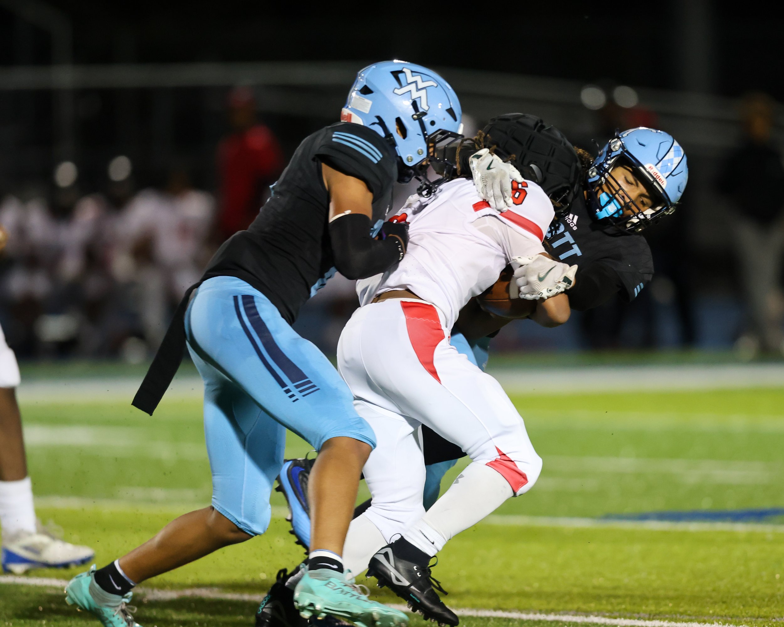 WM defense tackles the runner