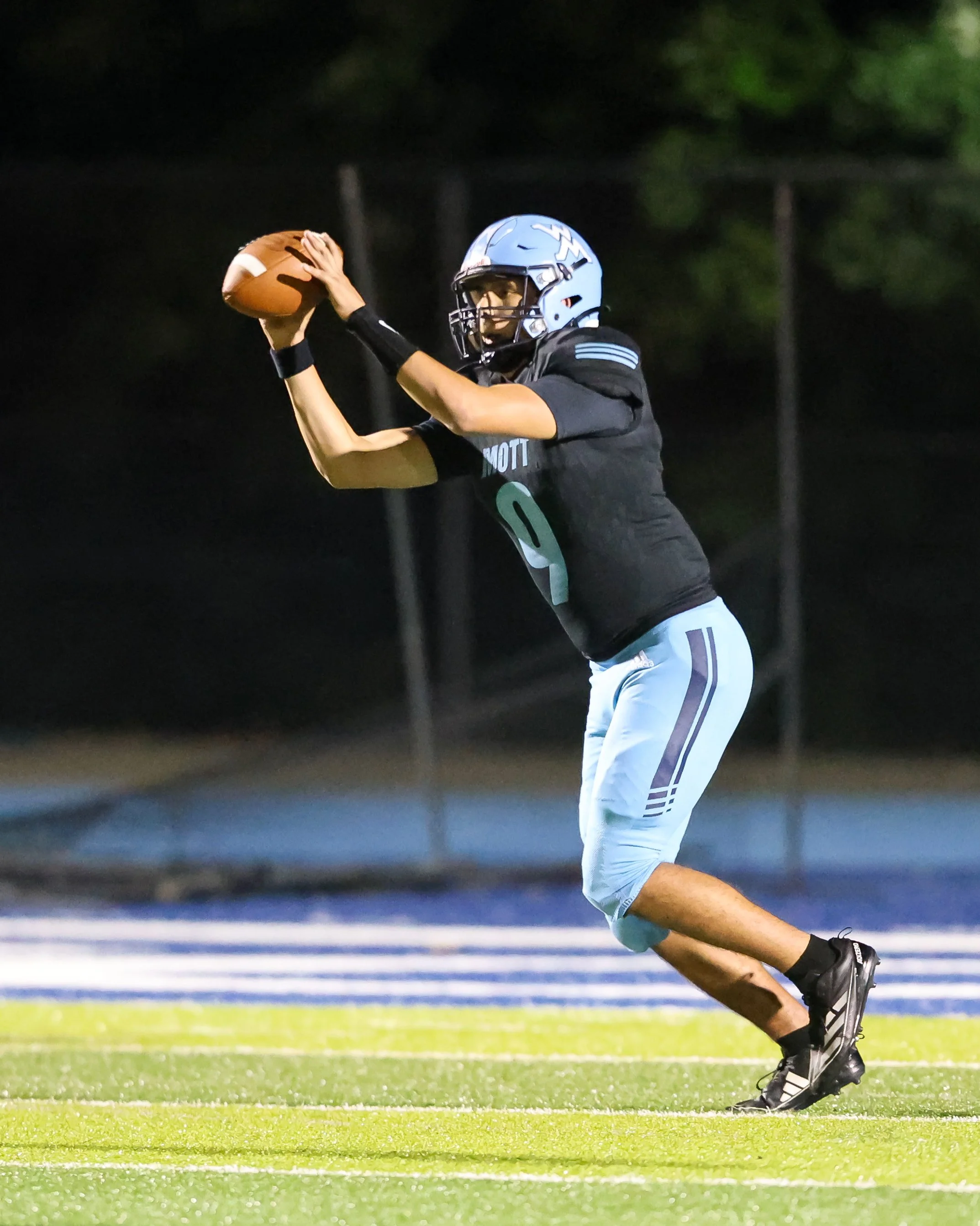 WM #9 catches the ball for a punt