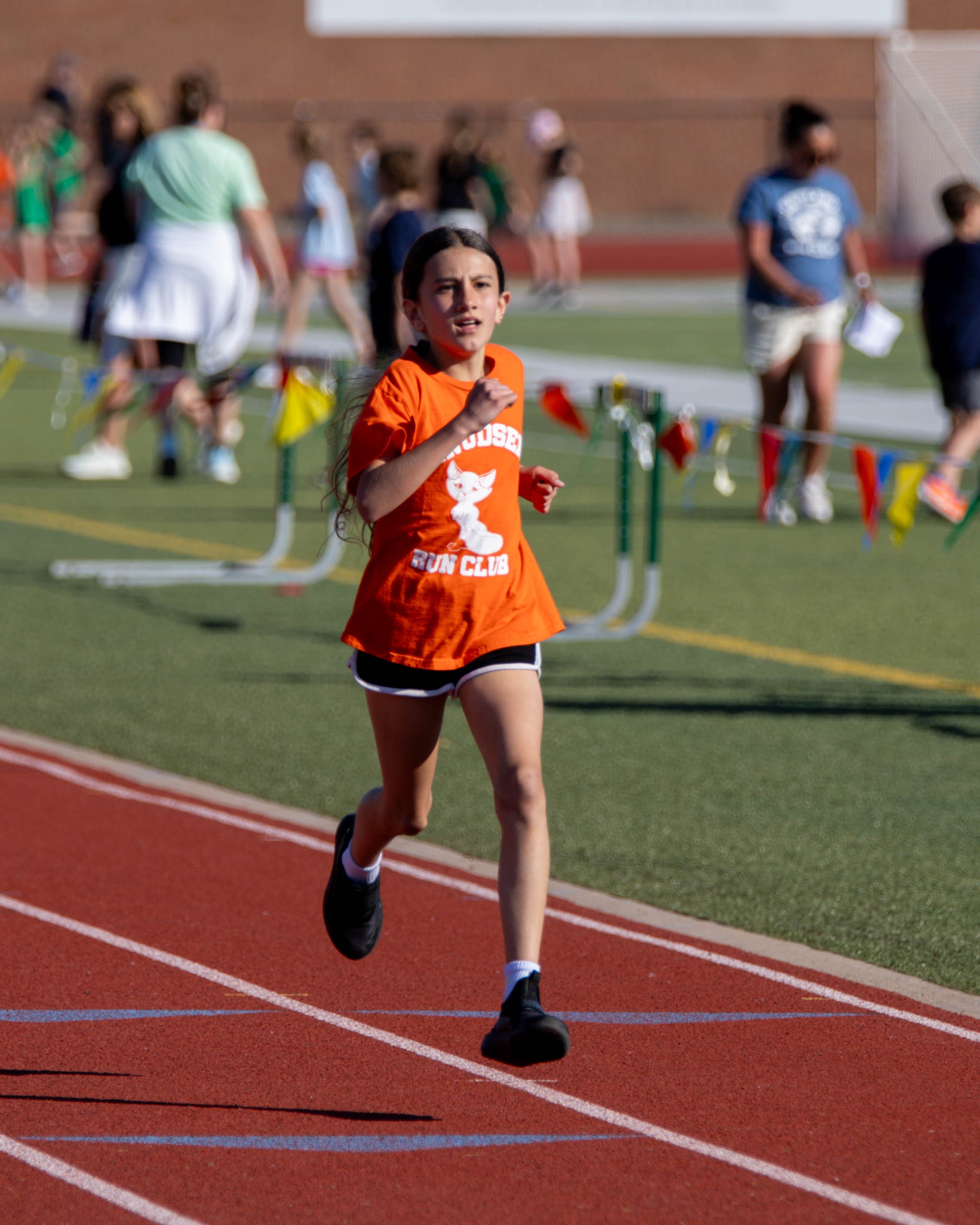 Knudsen girl finishes the race