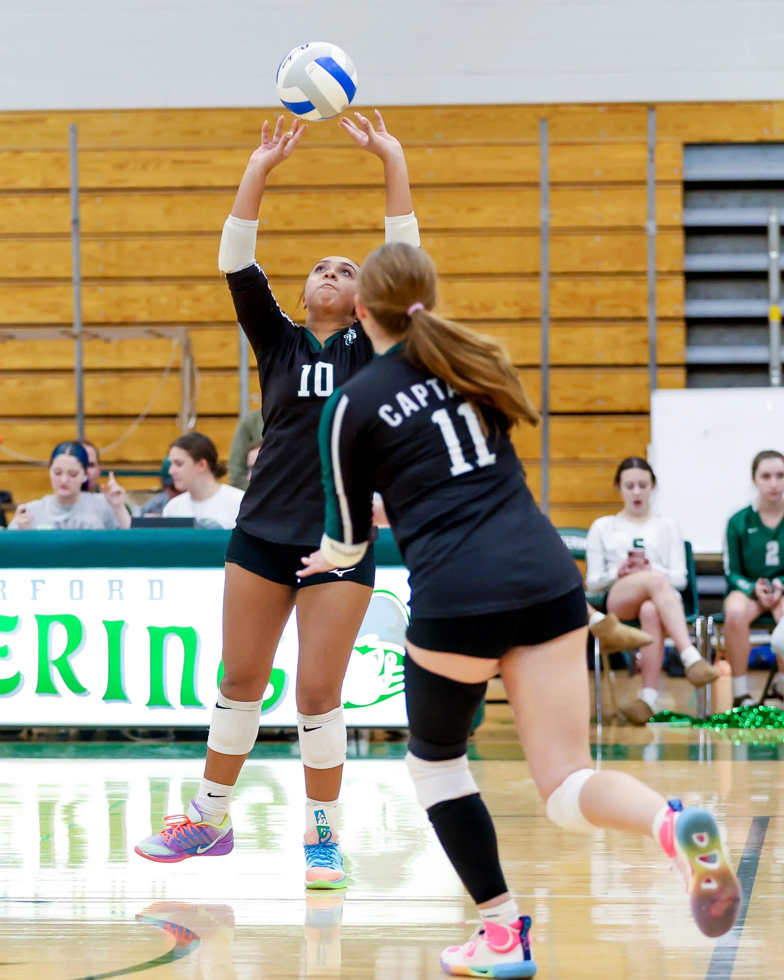 Kettering #10 sets the ball