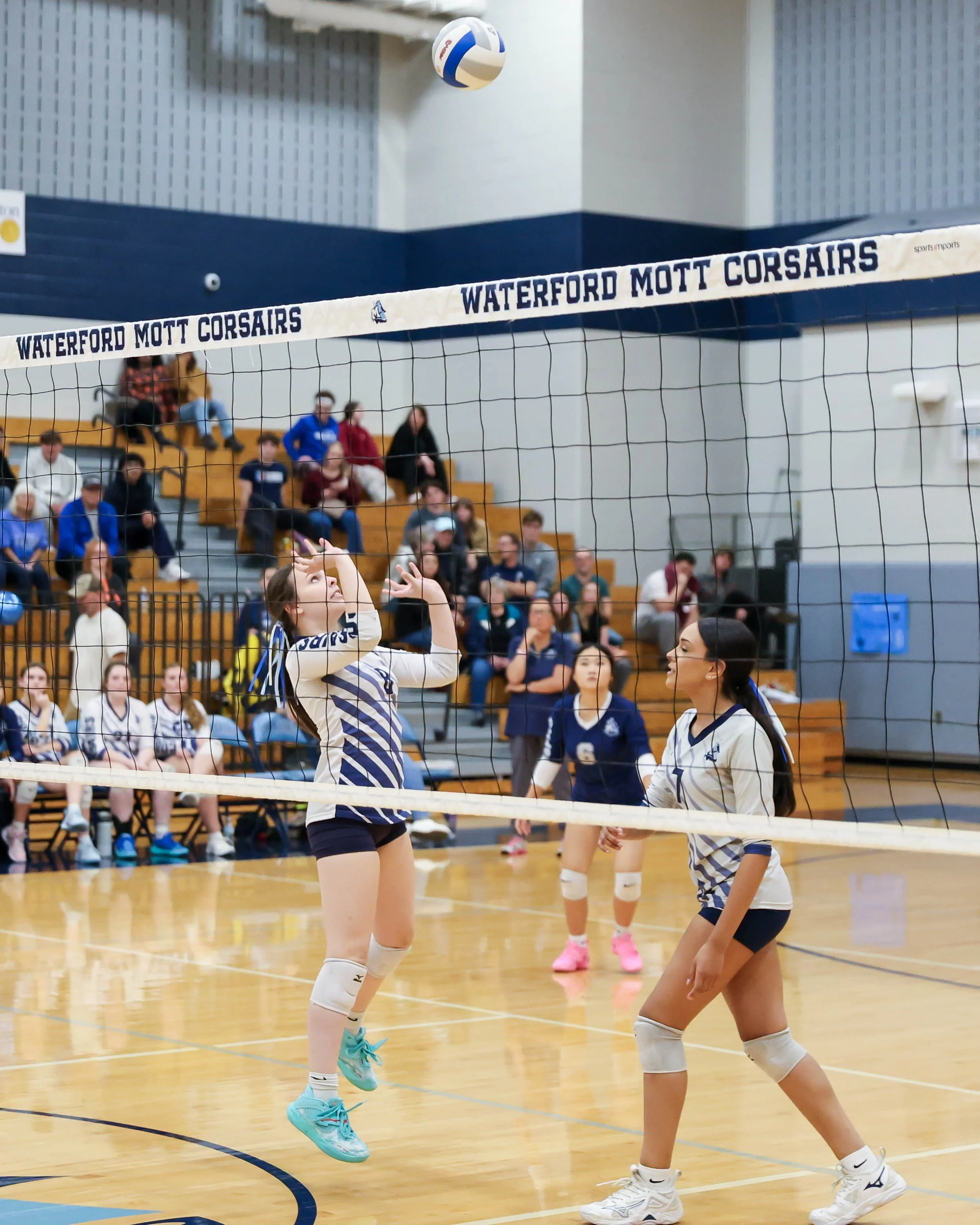 Mott #8 sets the ball