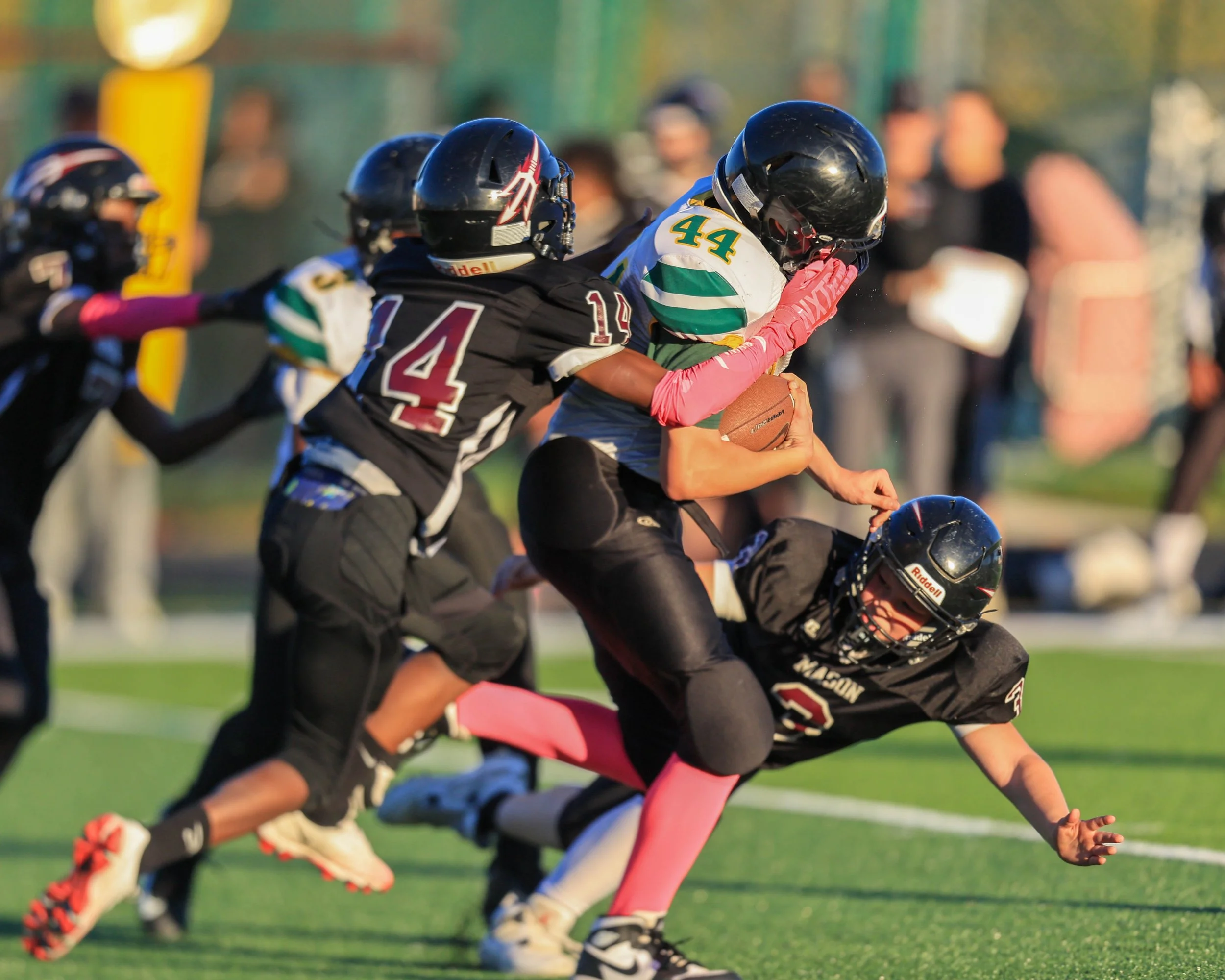 Pierce #44 getting face masked by Mason #14