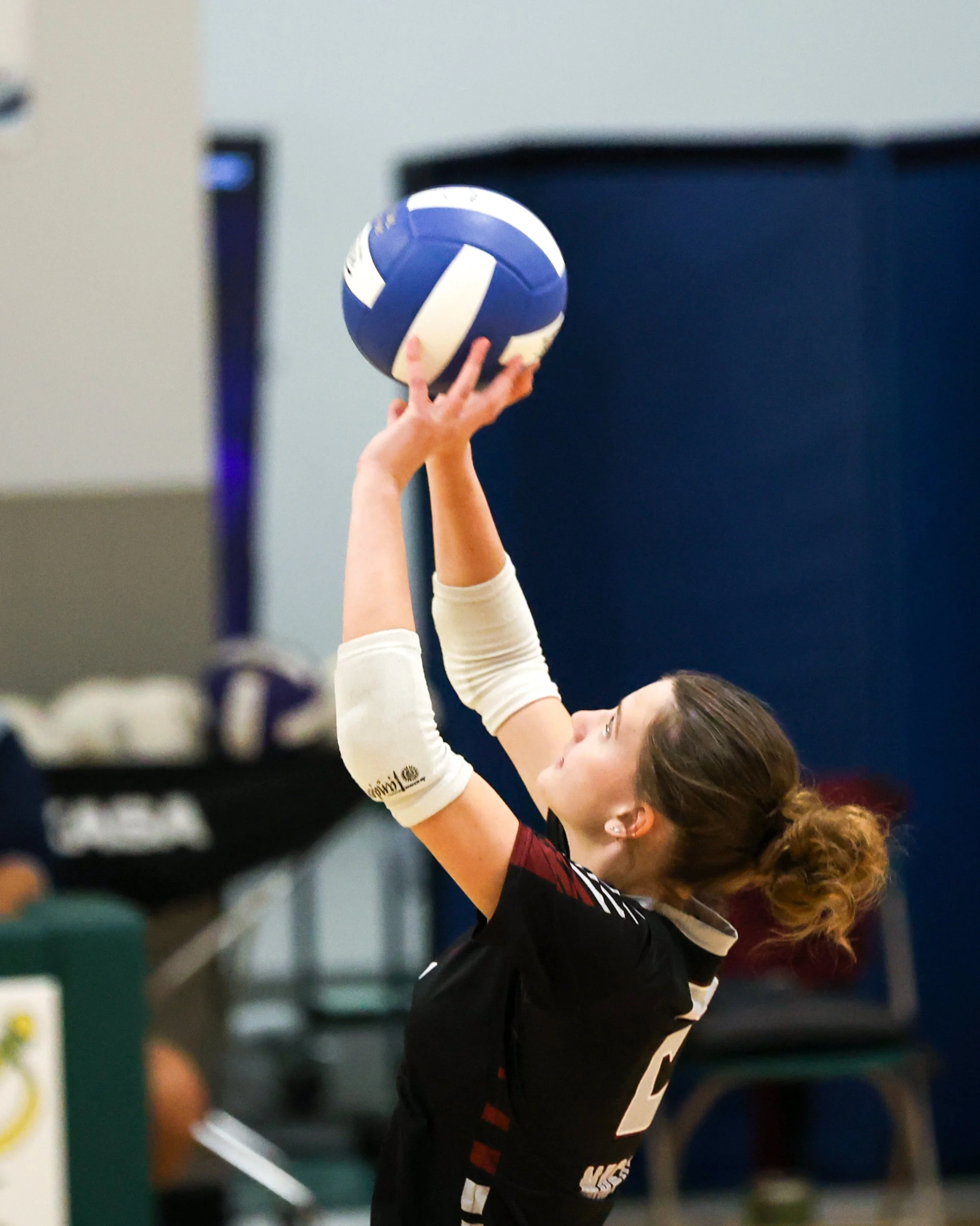 Mason girl returns the ball