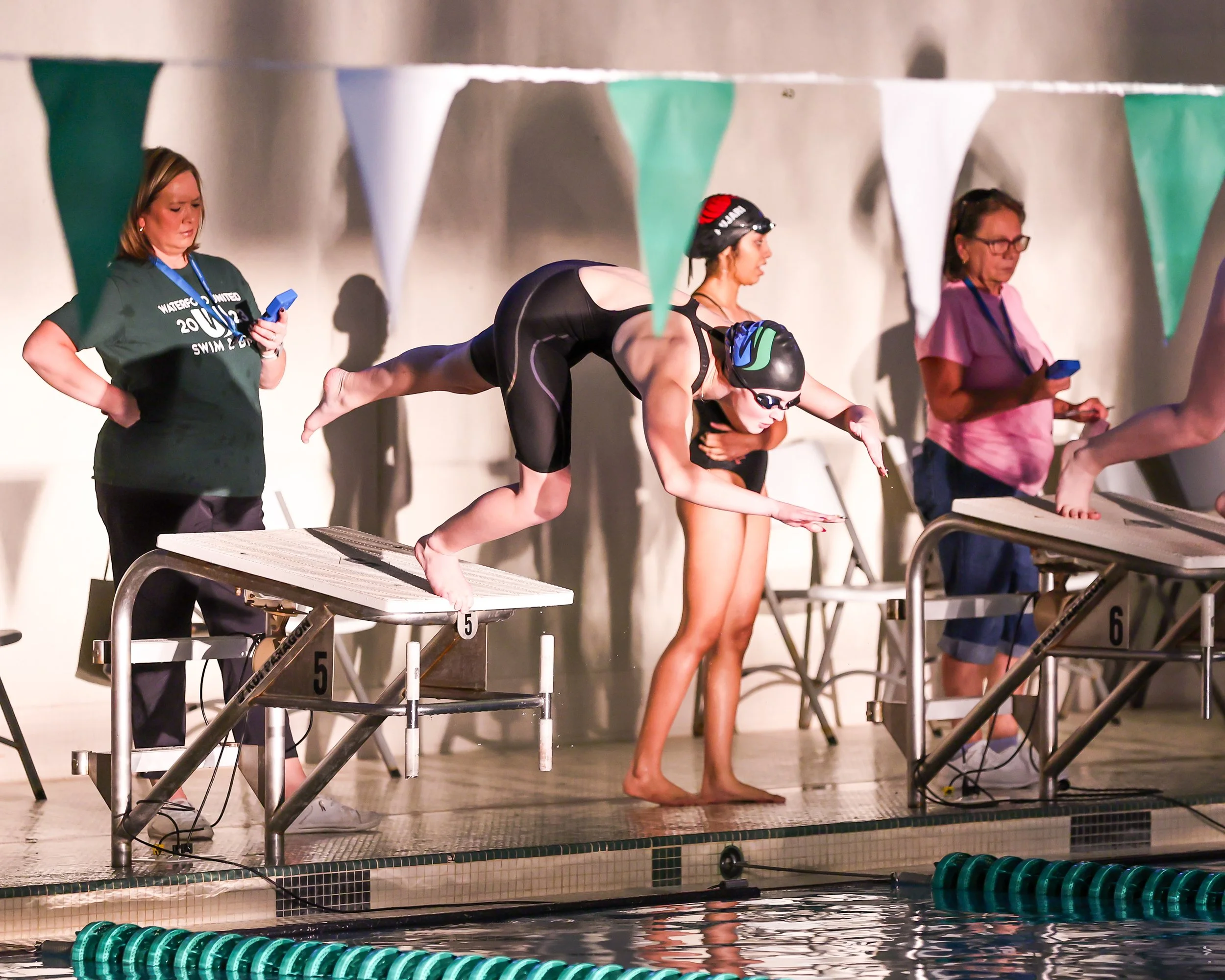 WU swimmer takes off from the platform