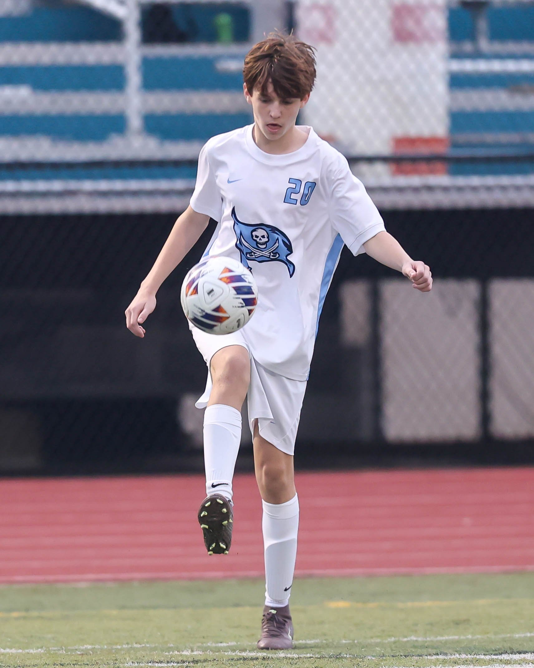 WM #20 controls the ball