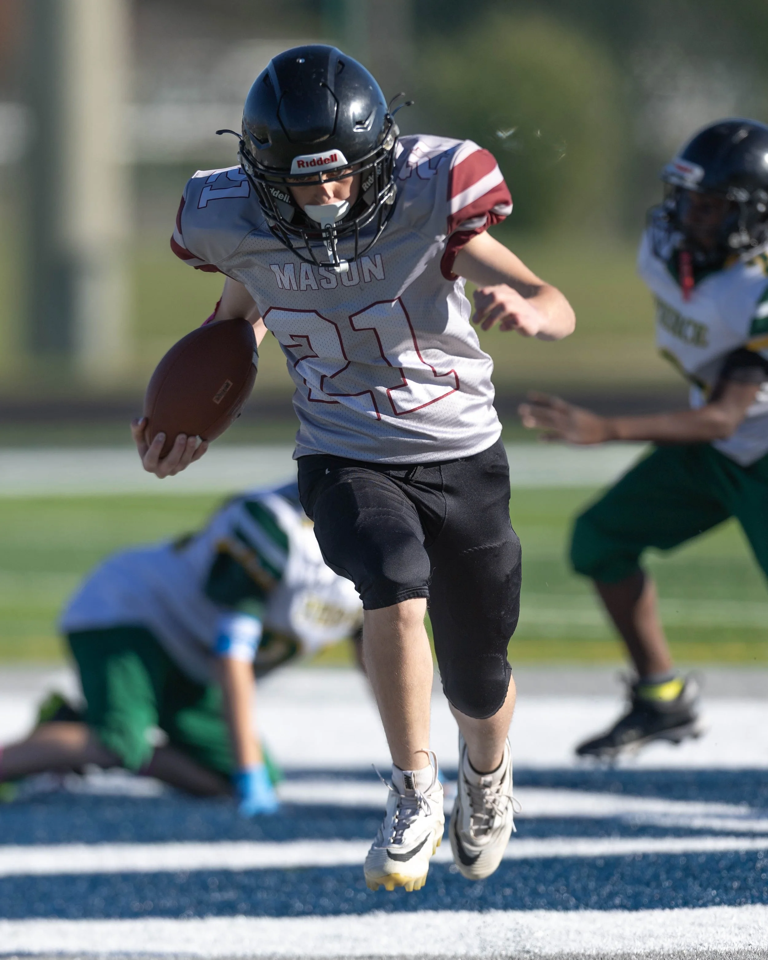 Mason #21 runs the ball