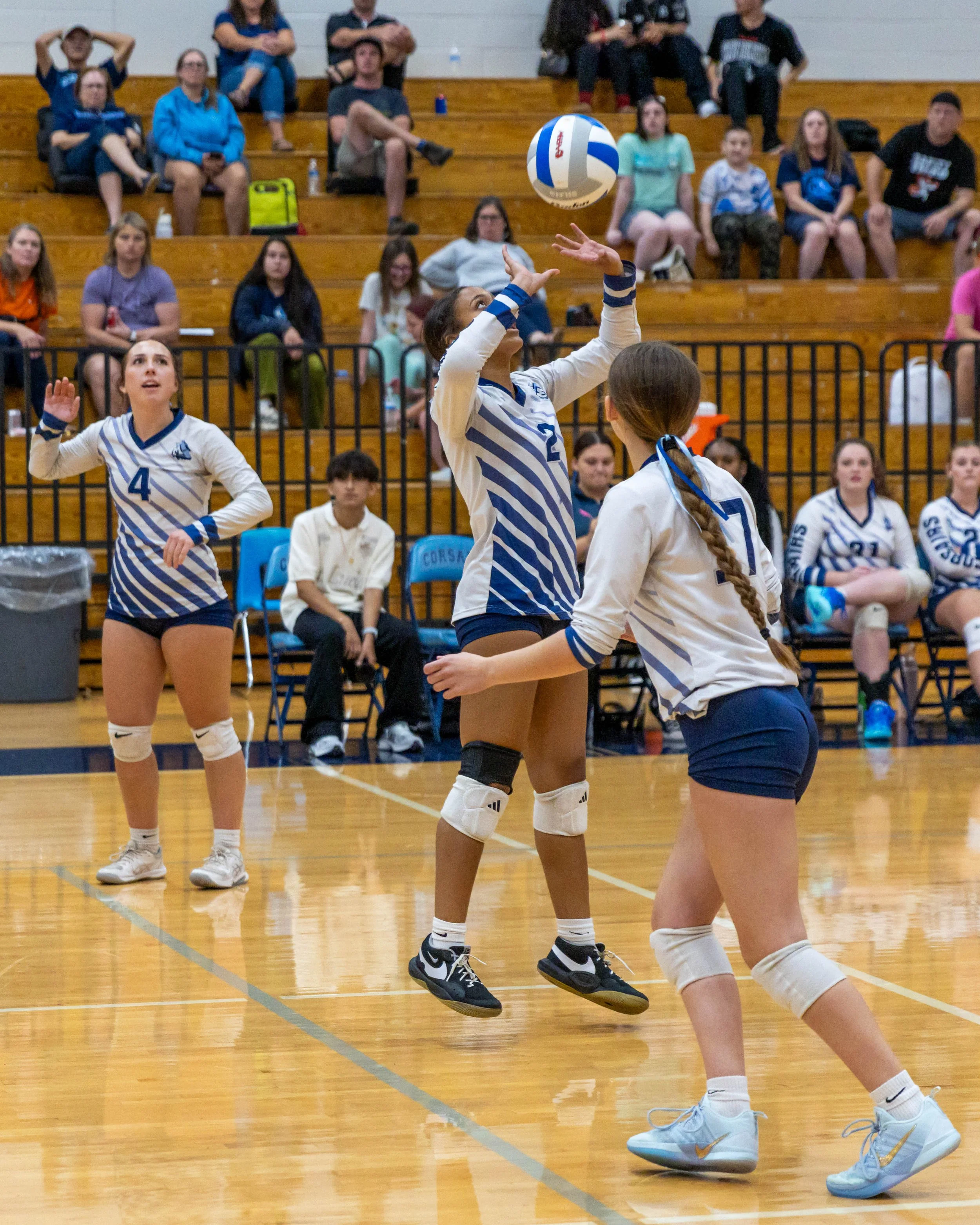 WM #2 sets the ball