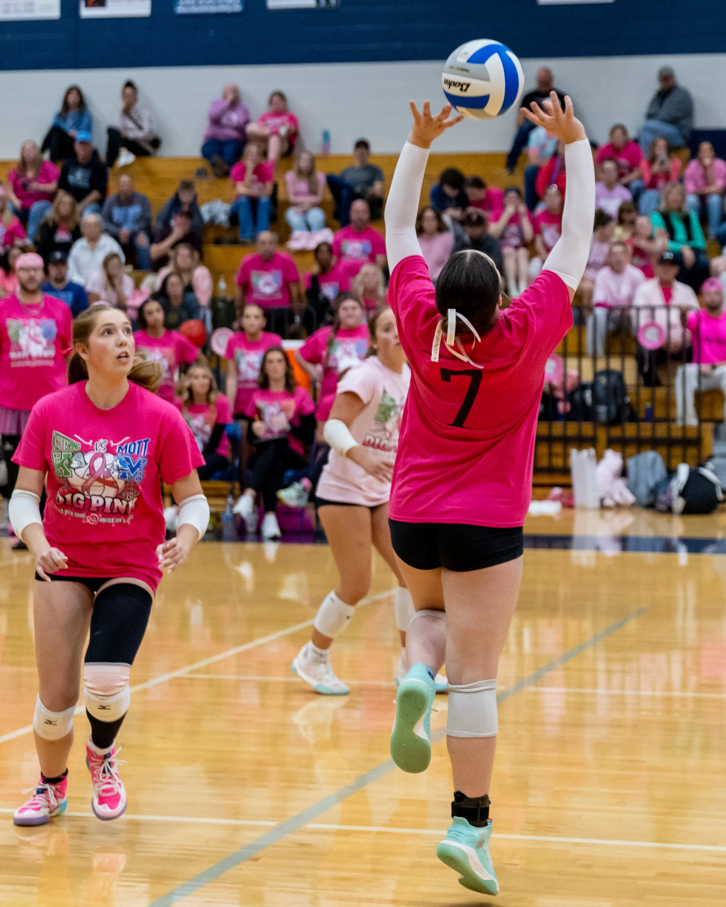 Mott player sets the ball