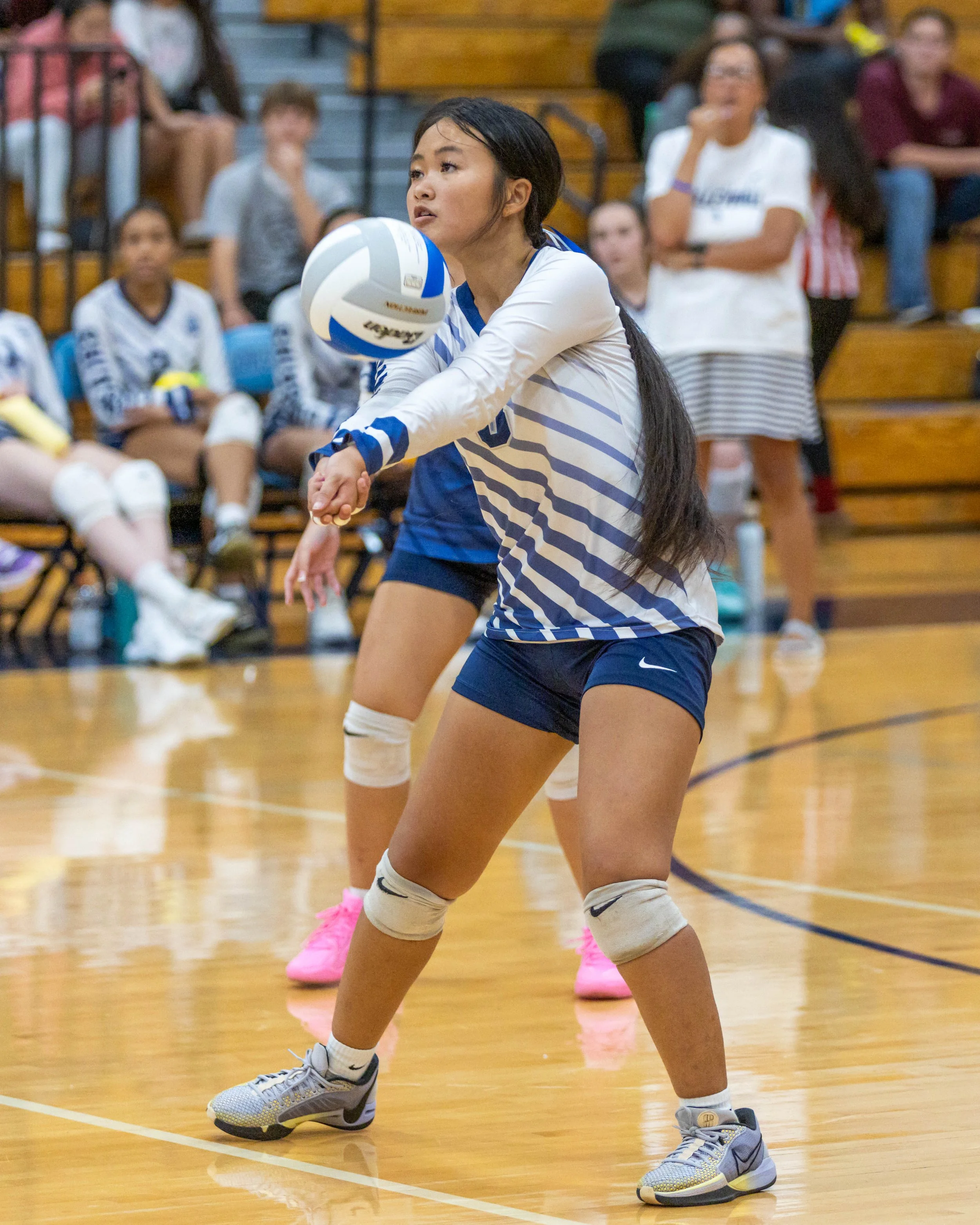 WM #3 returns the serve