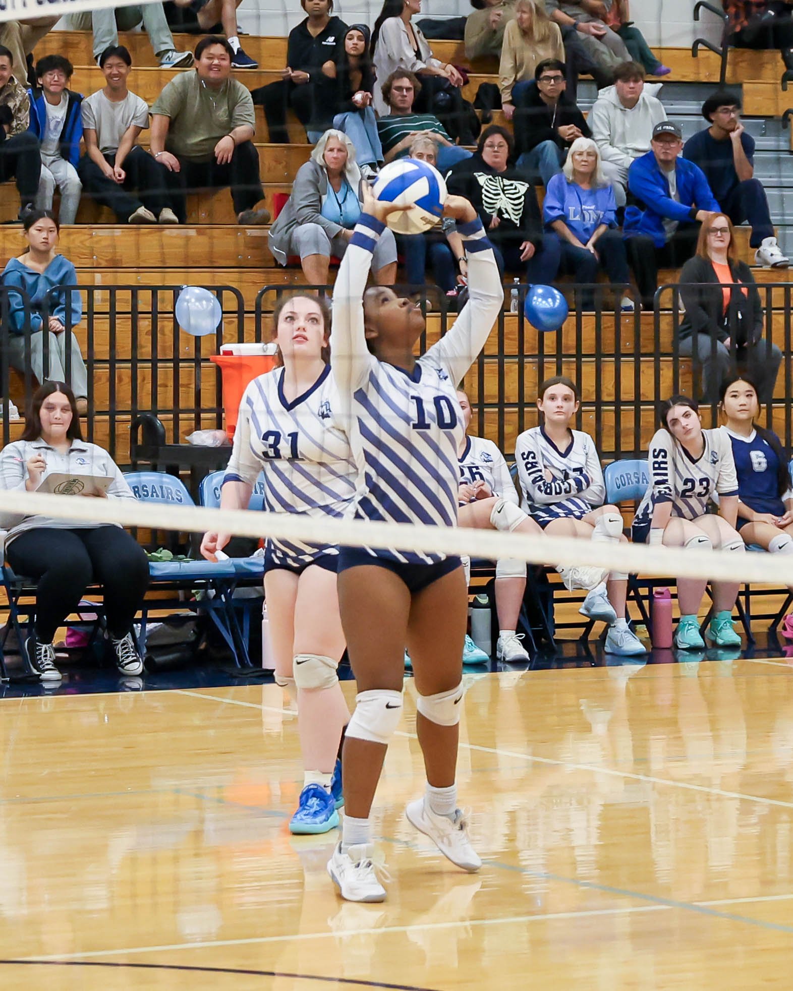 Mott #10 sets the ball 