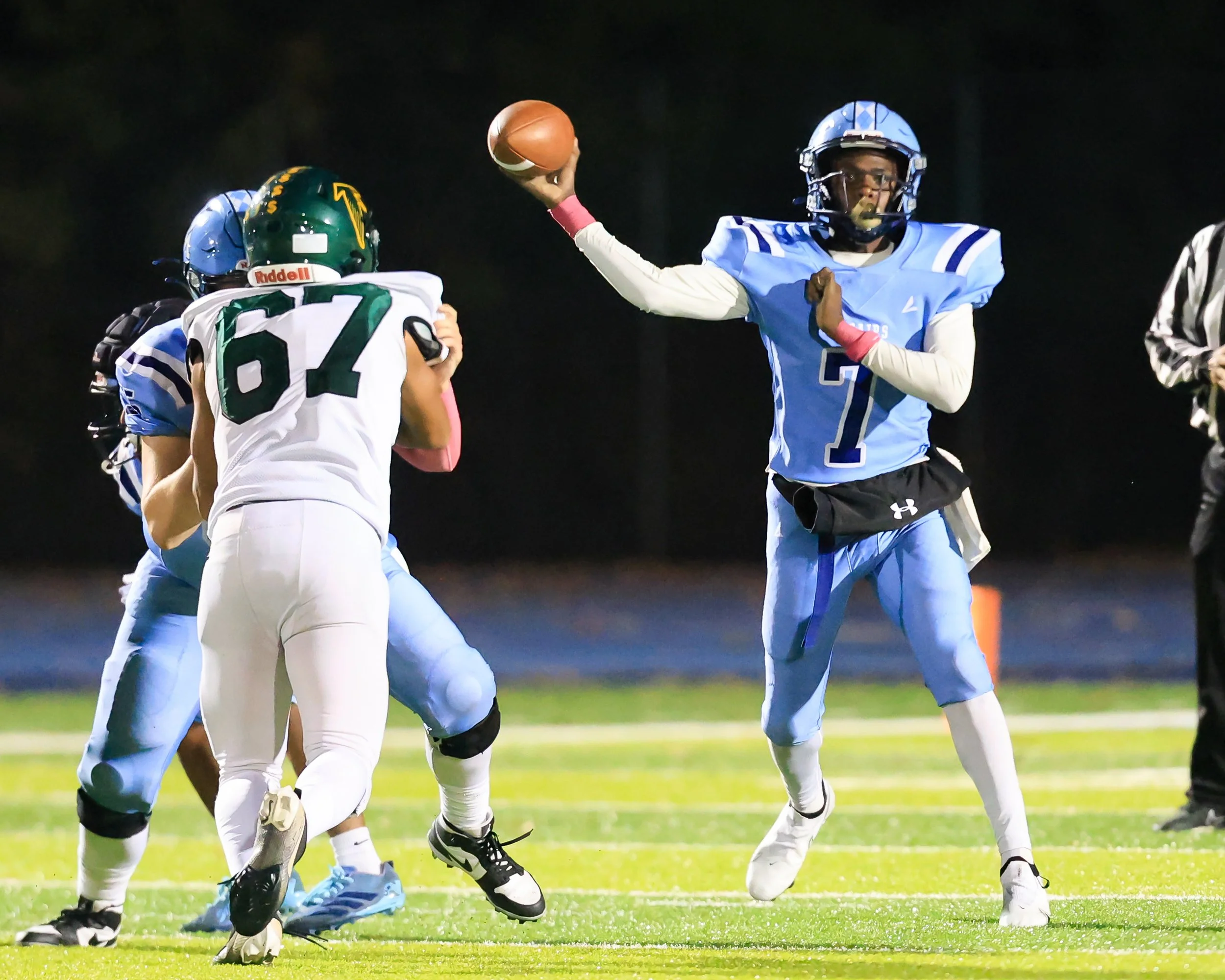 Mott #7 passes the ball
