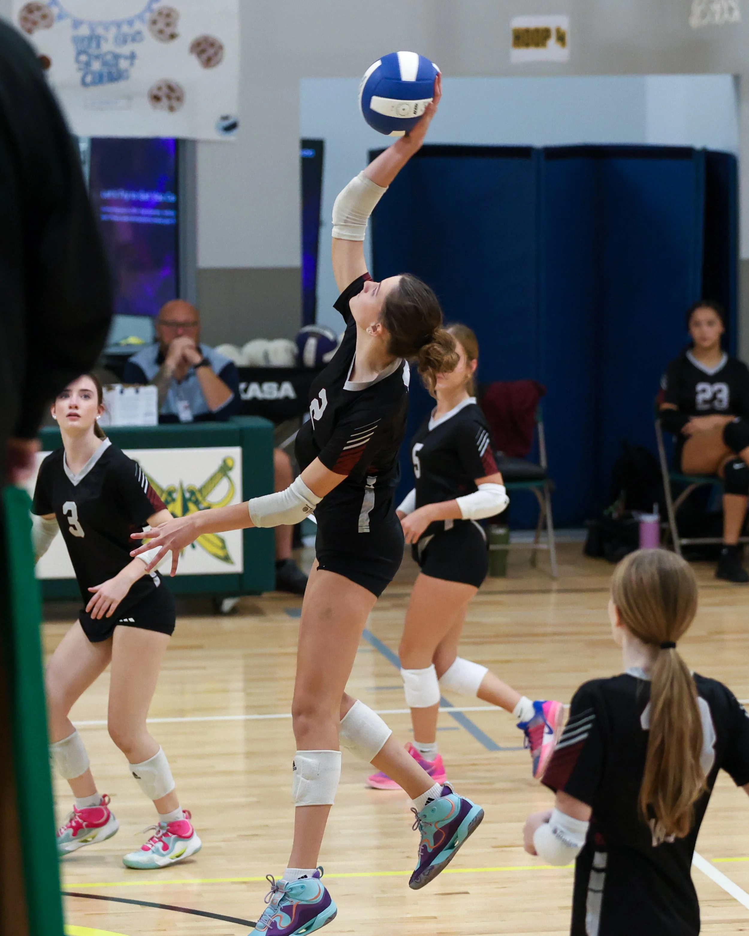 Mason girl returns the ball