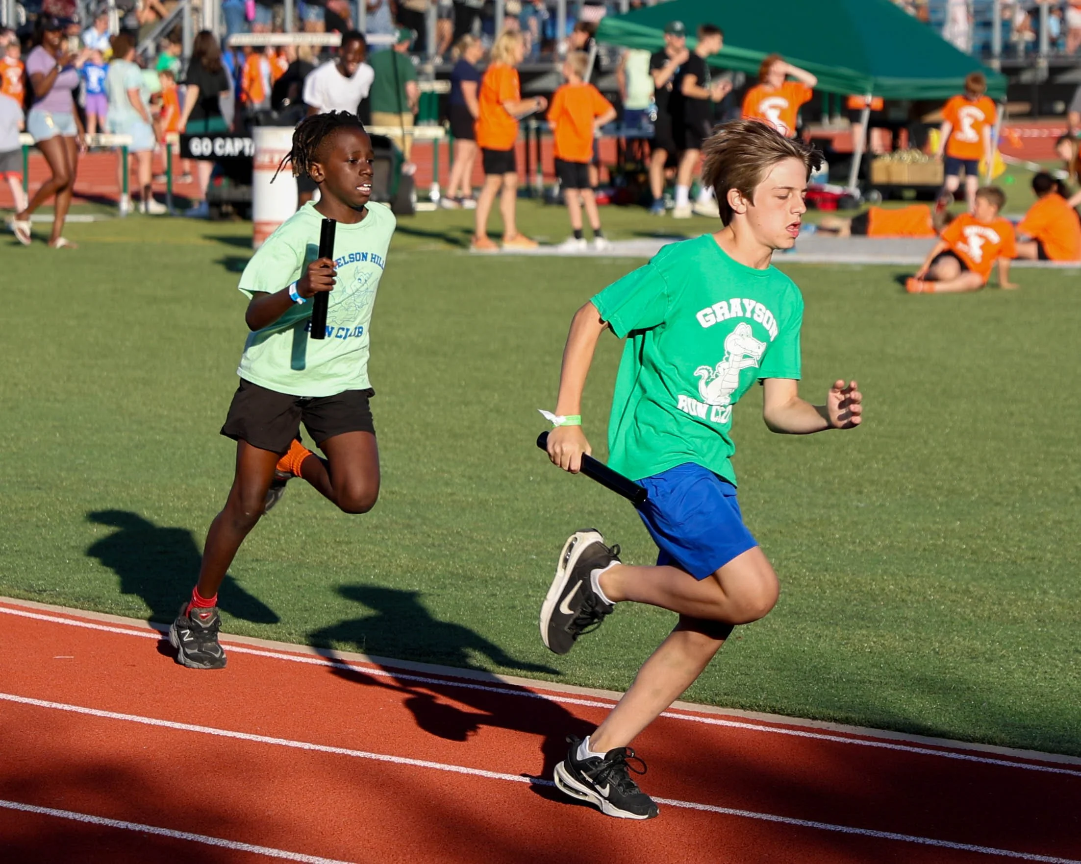 Grayson and Donelson Hills runners start the 4x400 relay