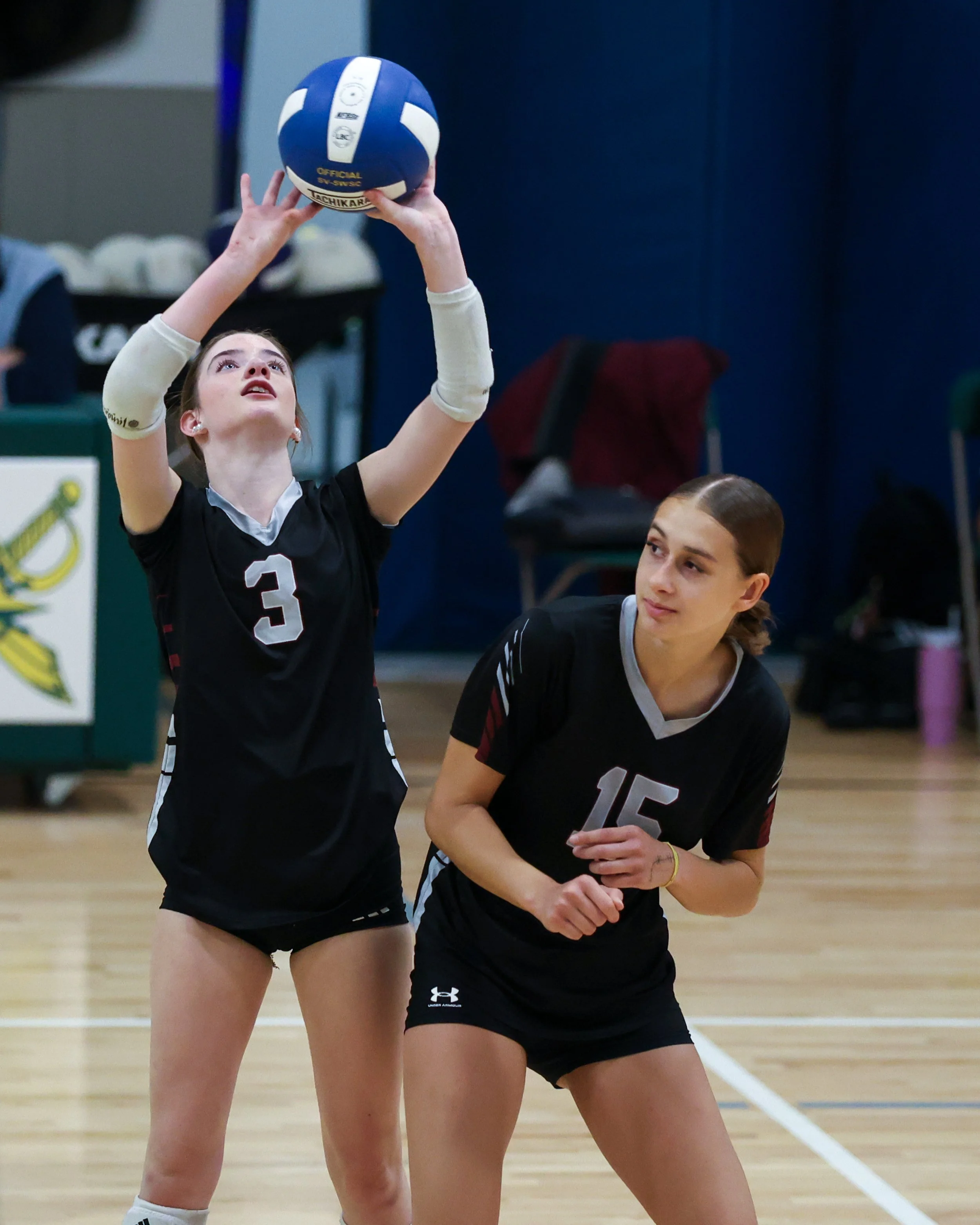 Mason girl returns the ball
