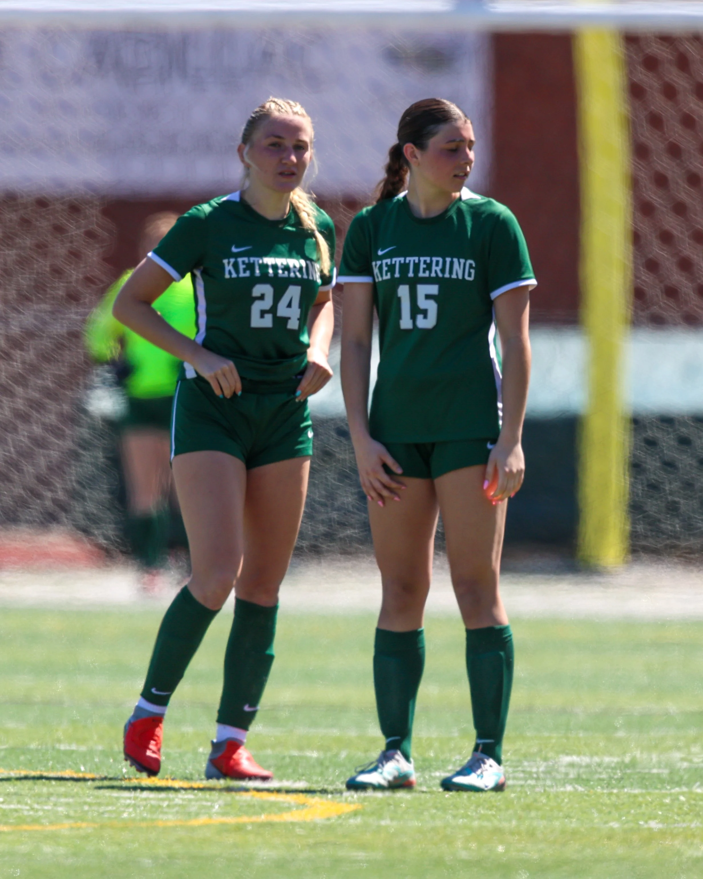 #24 and #15 discuss second half start