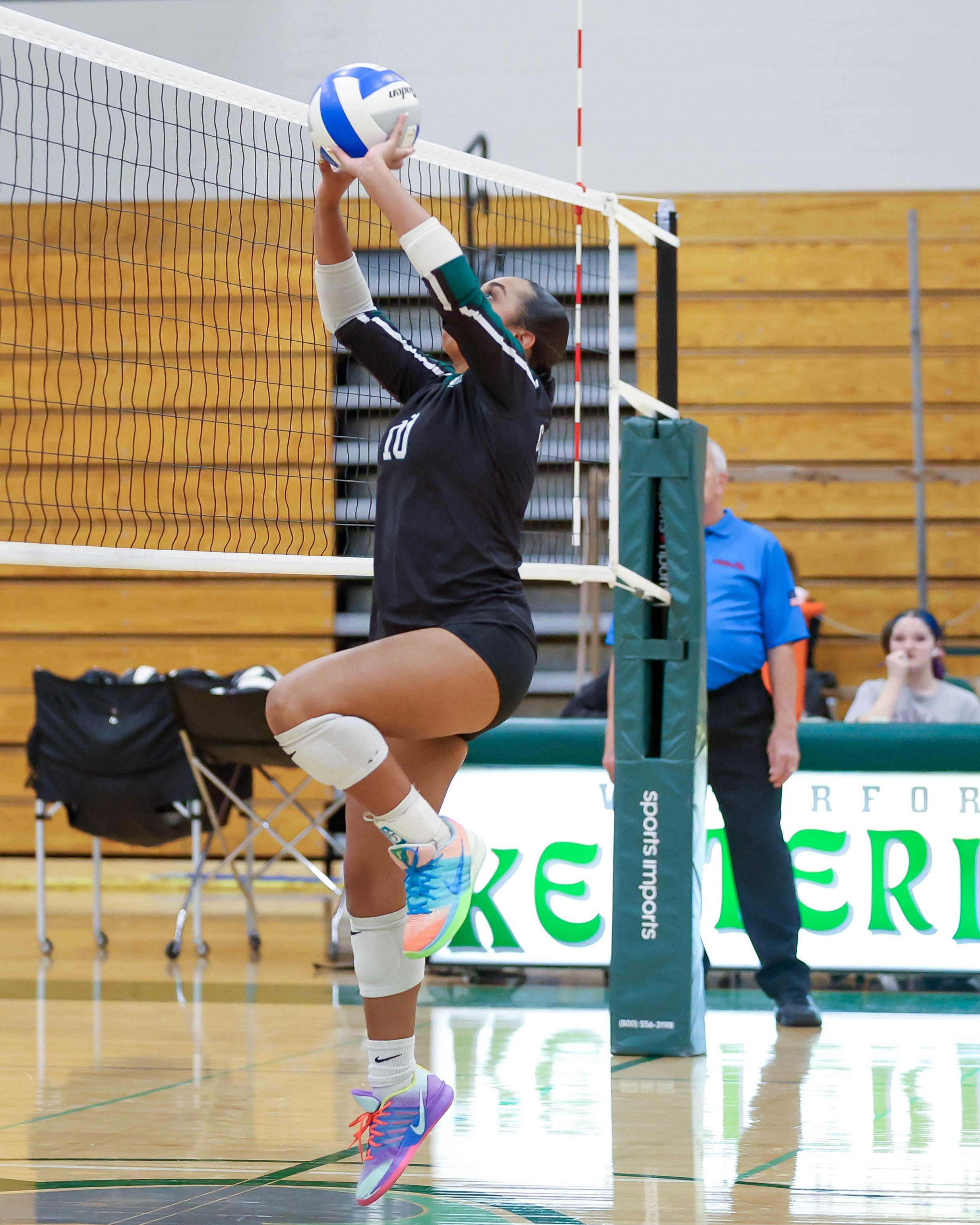 Kettering #10 sets the ball