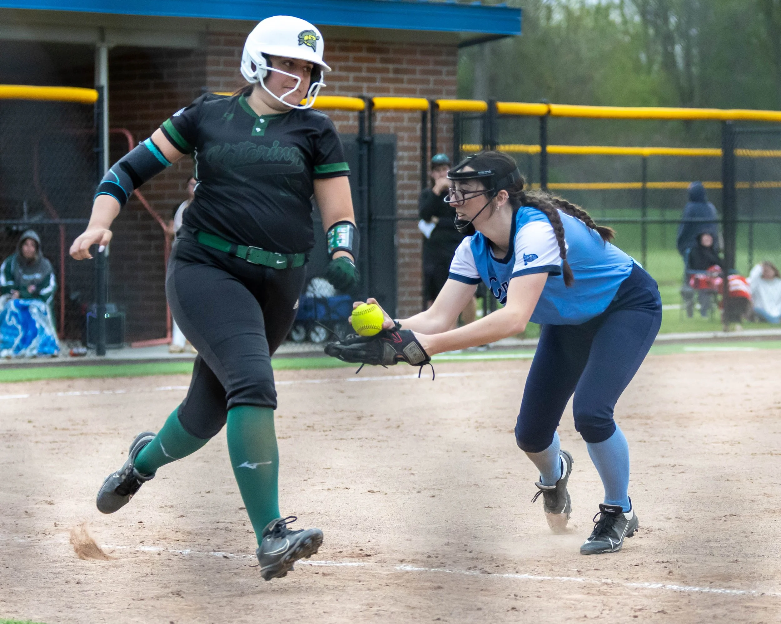 Mott pitcher tags out Kettering batter