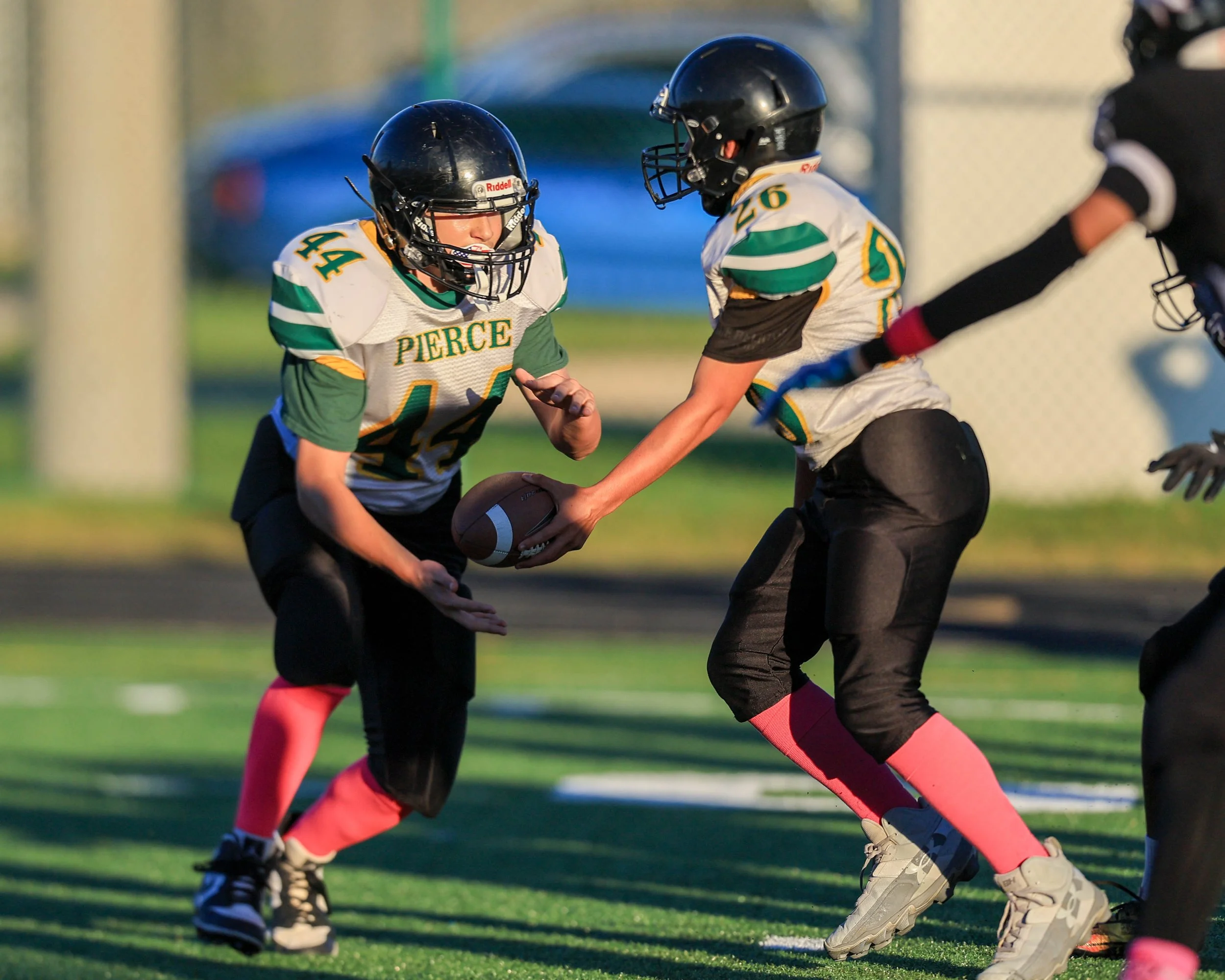 Pierce #44 gets the handoff from #26
