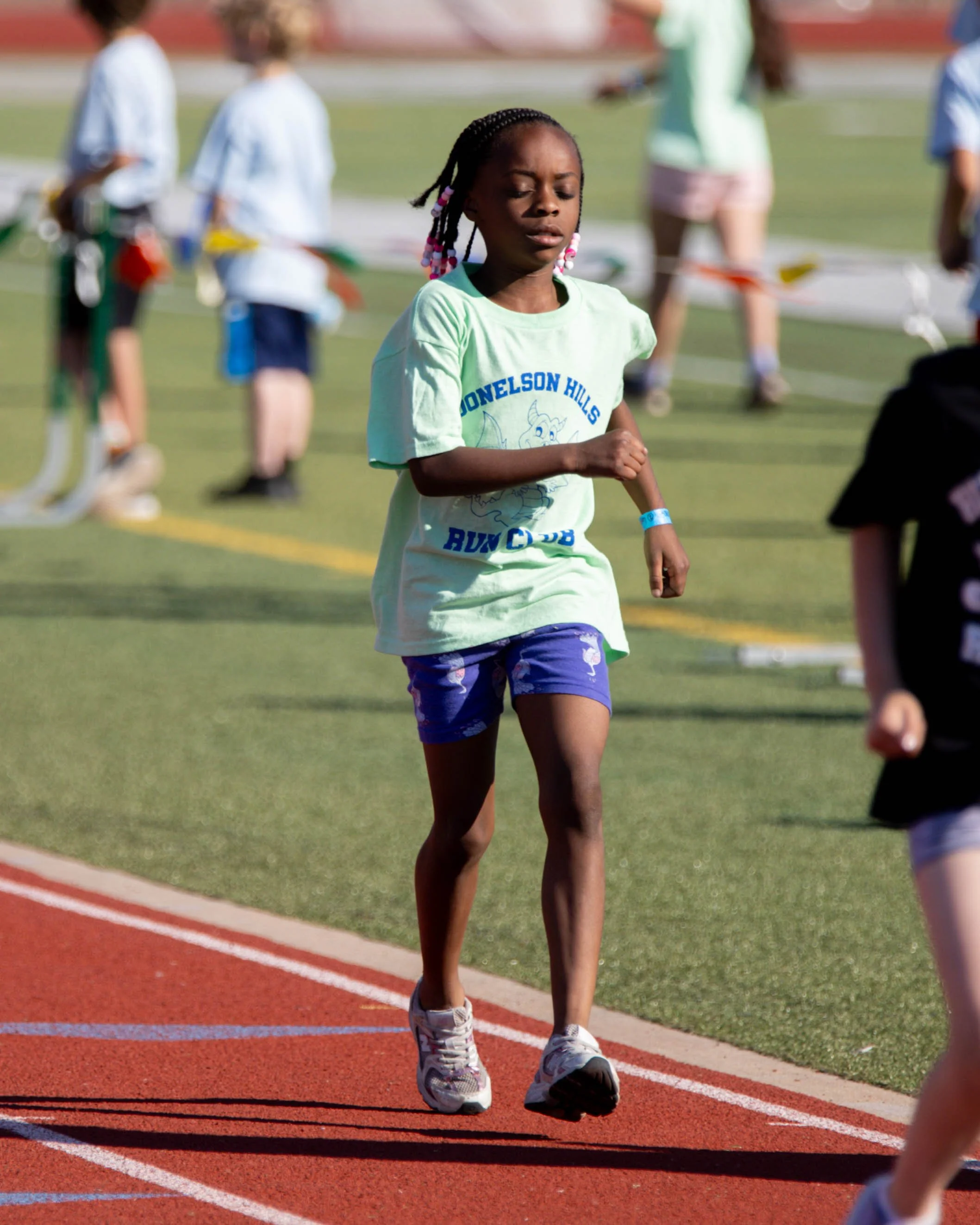 Donelson Hills runner finishes race