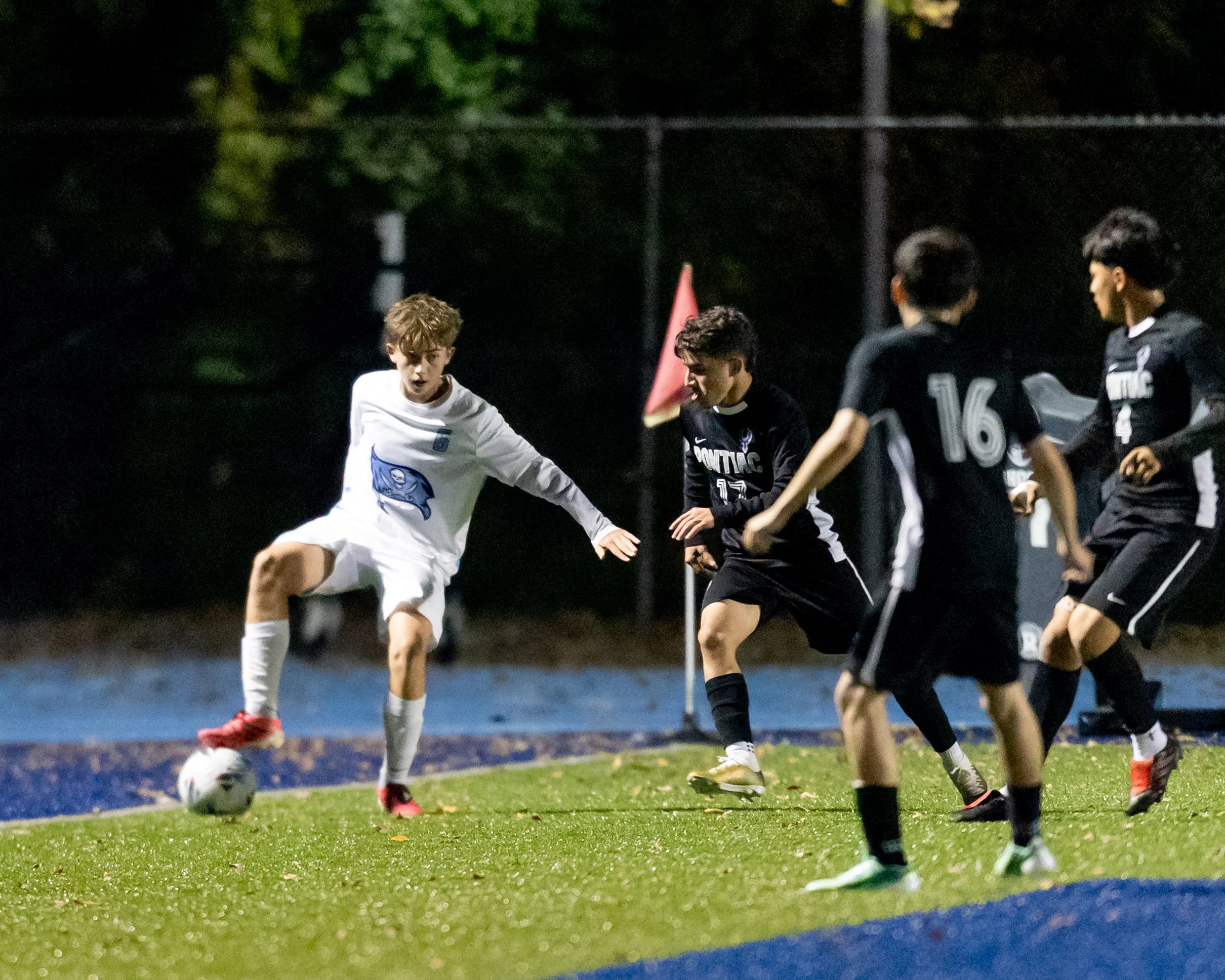 WM #6 controls the ball