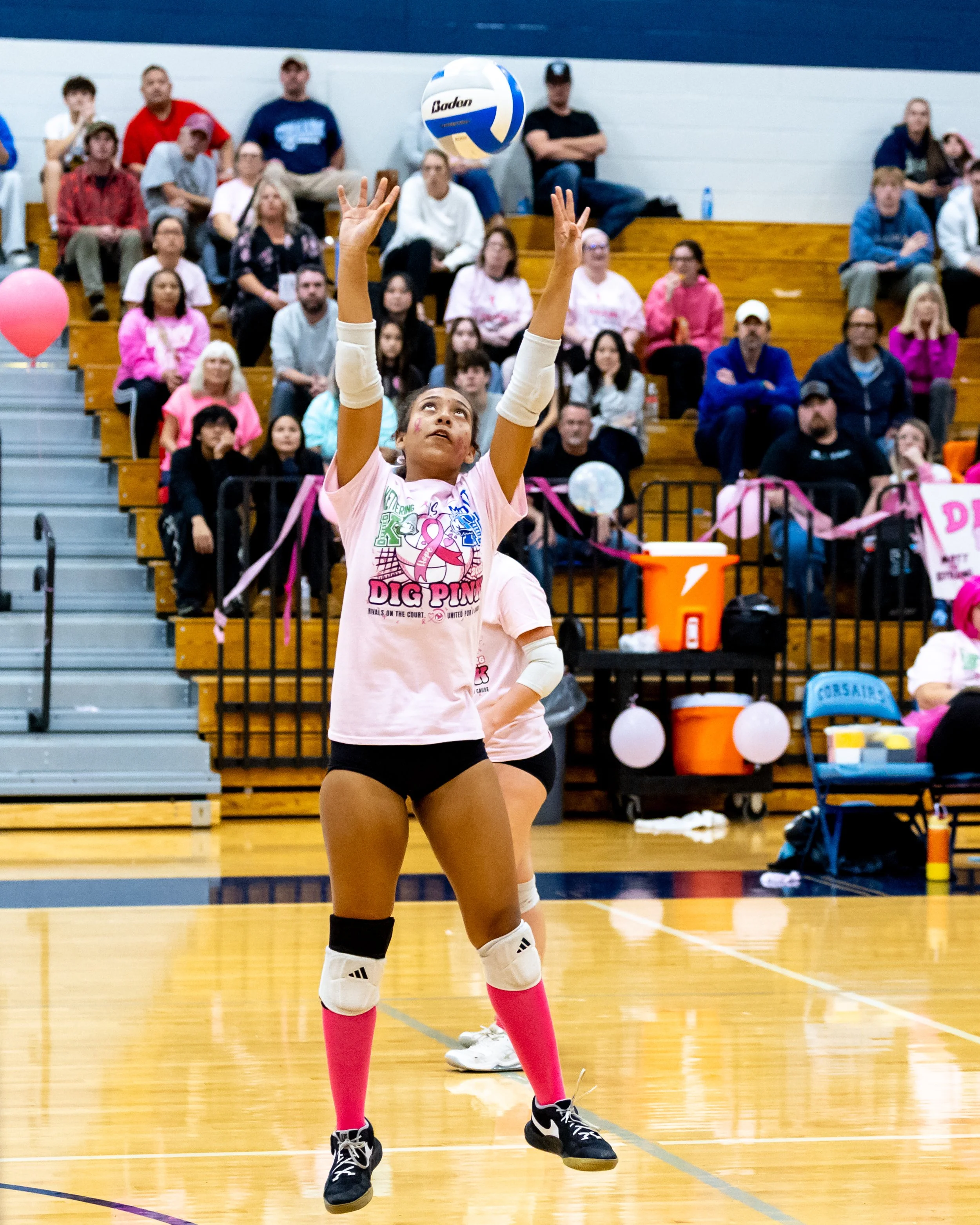 Mott player sets the ball