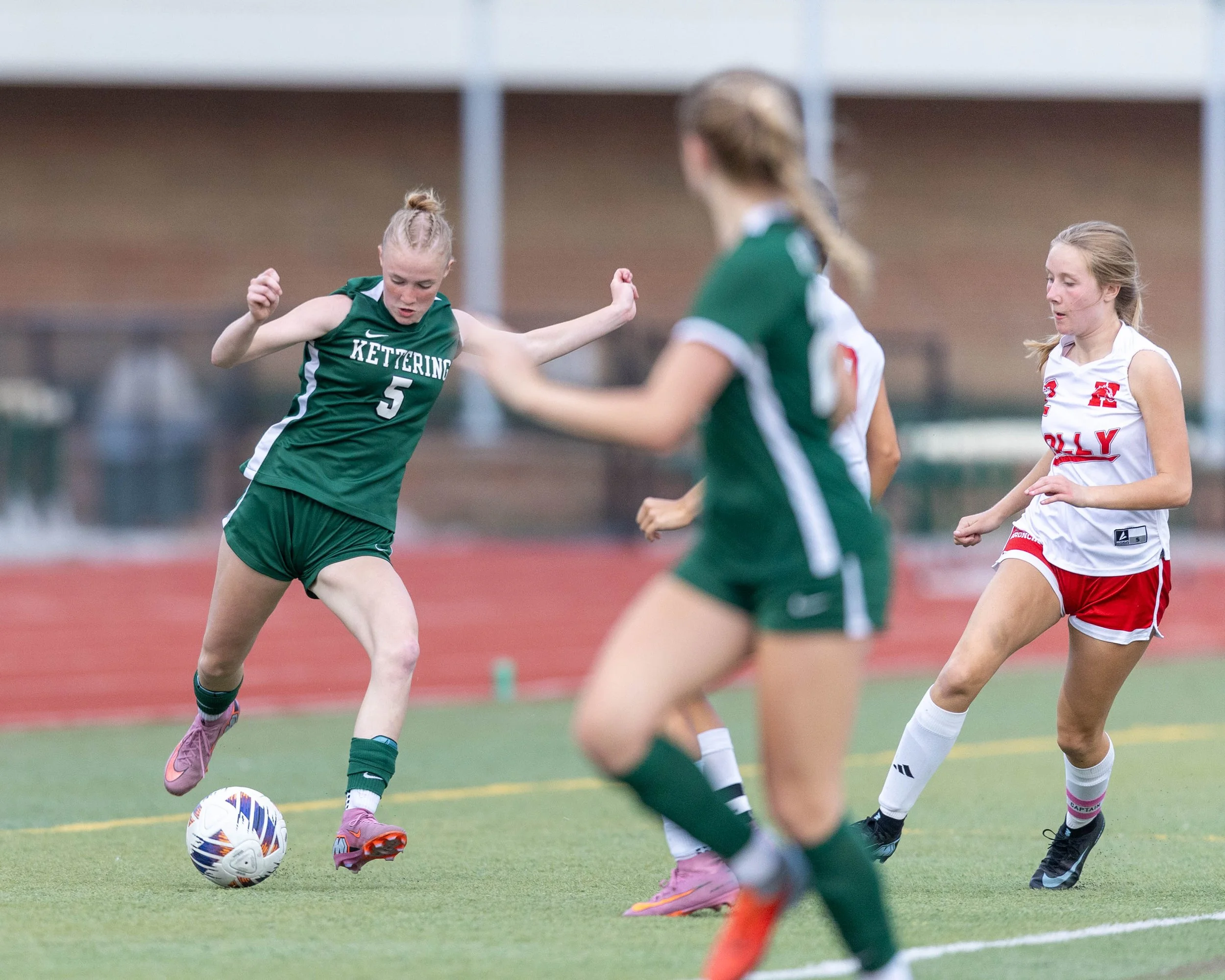 #5 goes to pass the ball