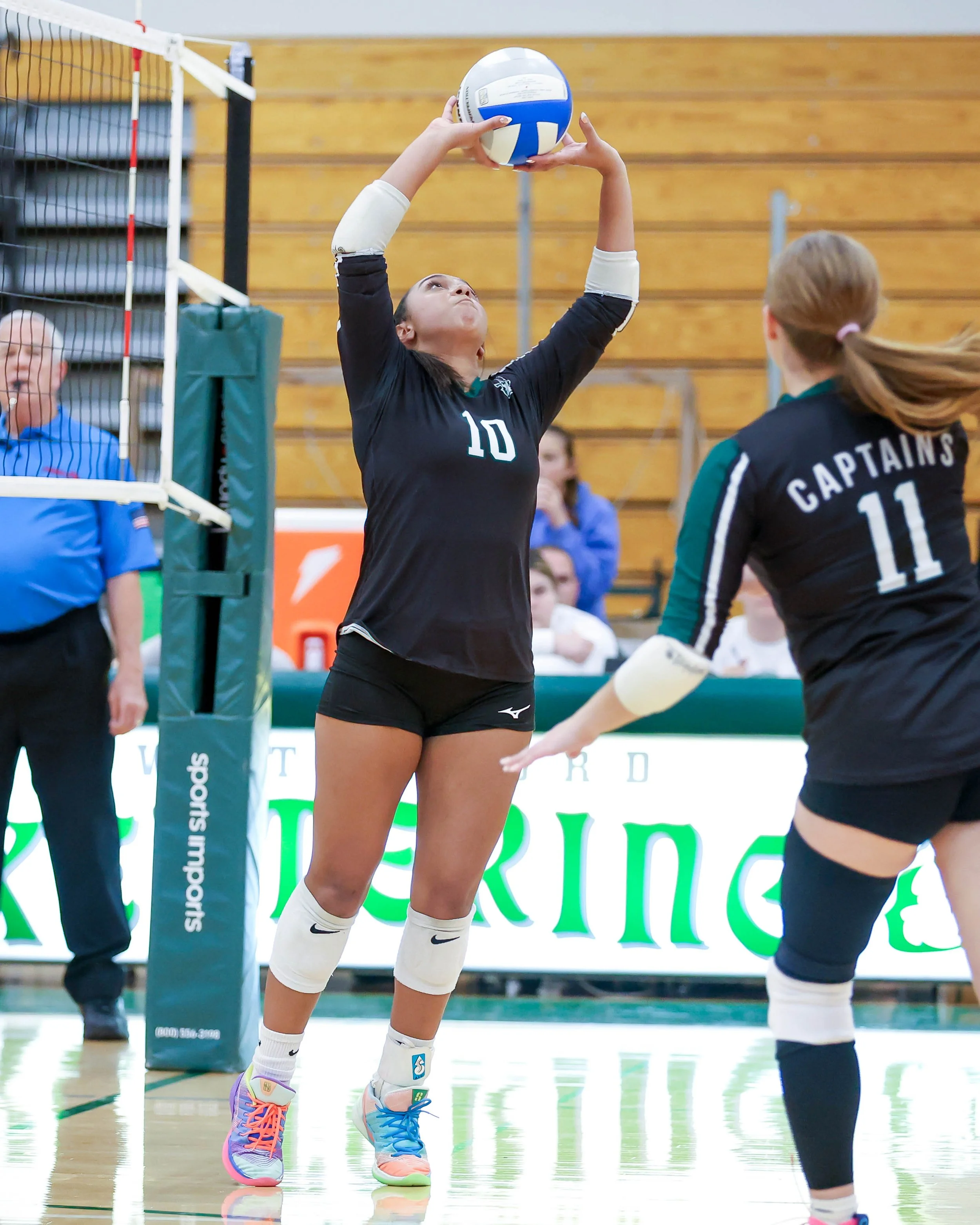 Kettering #10 sets the ball