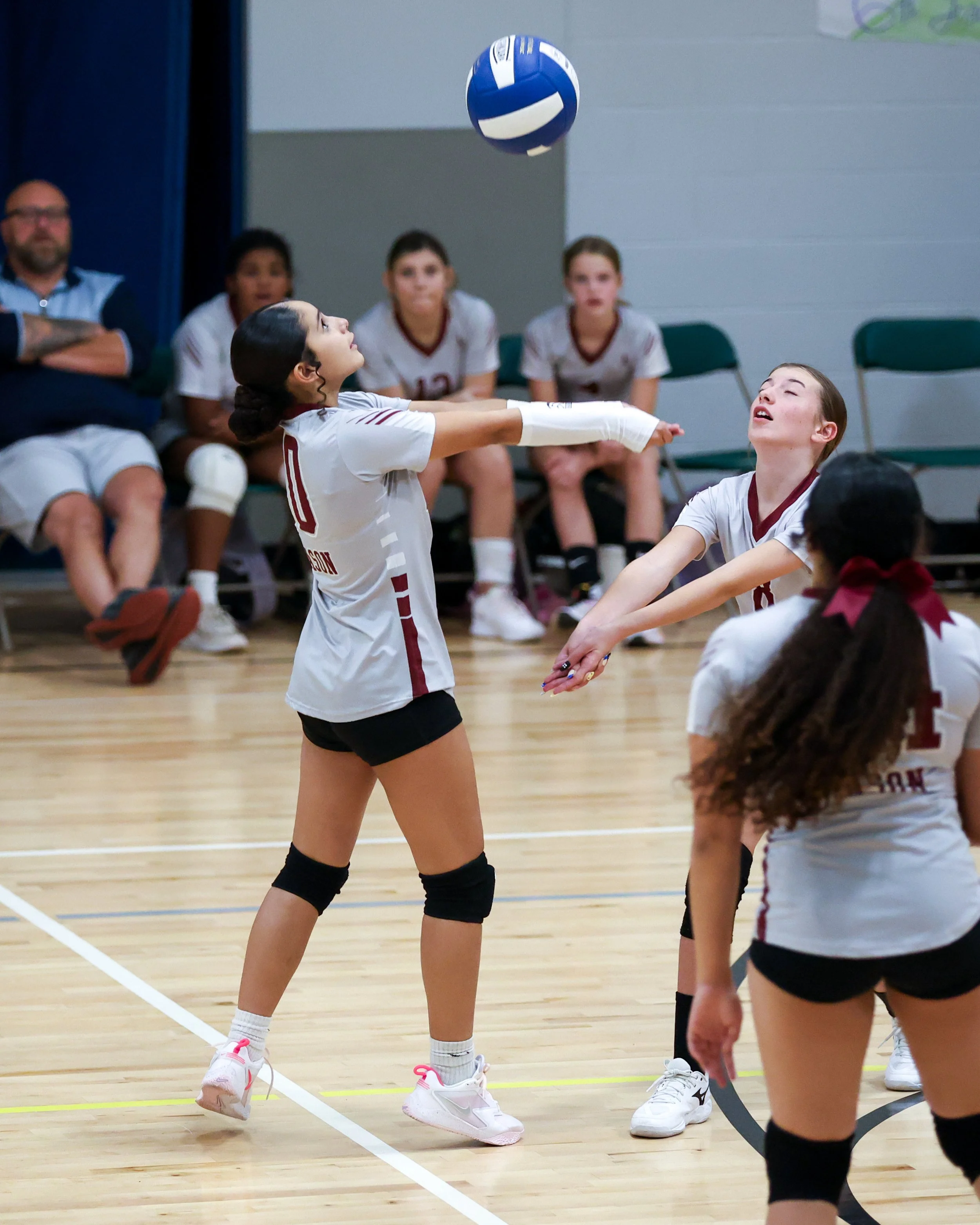 Mason girl returns the ball