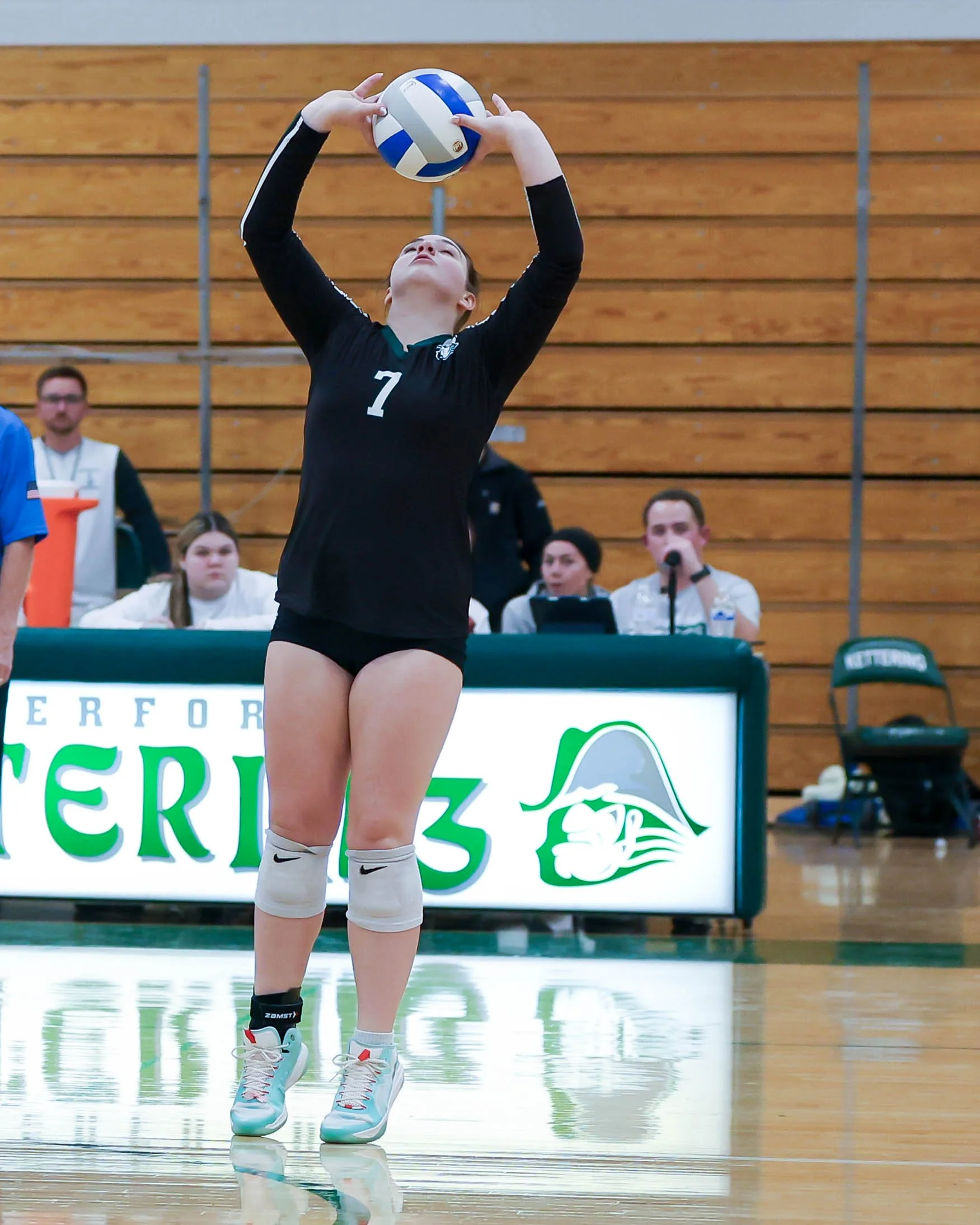 Kettering #7 sets the ball