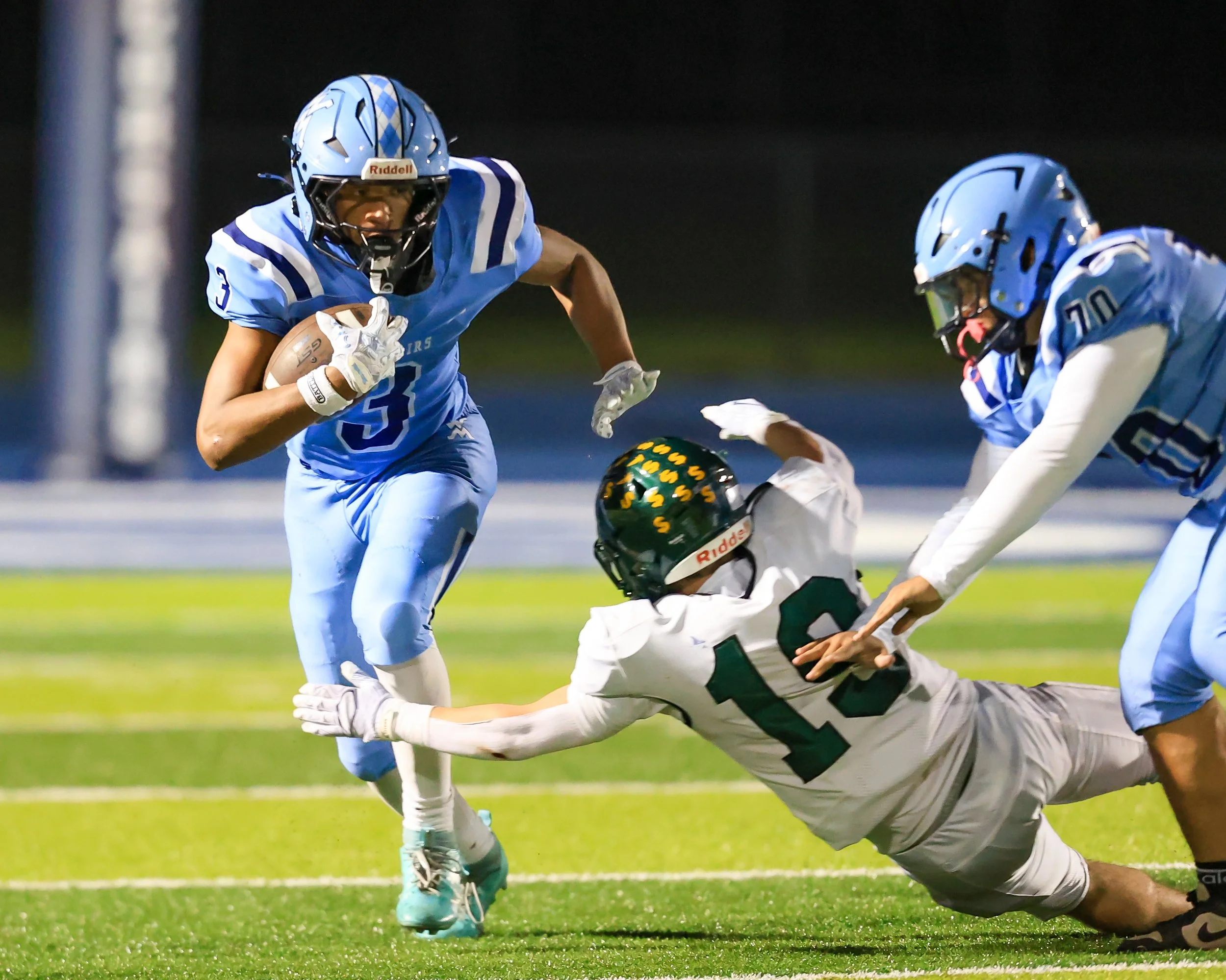 Mott #3 runs with the ball