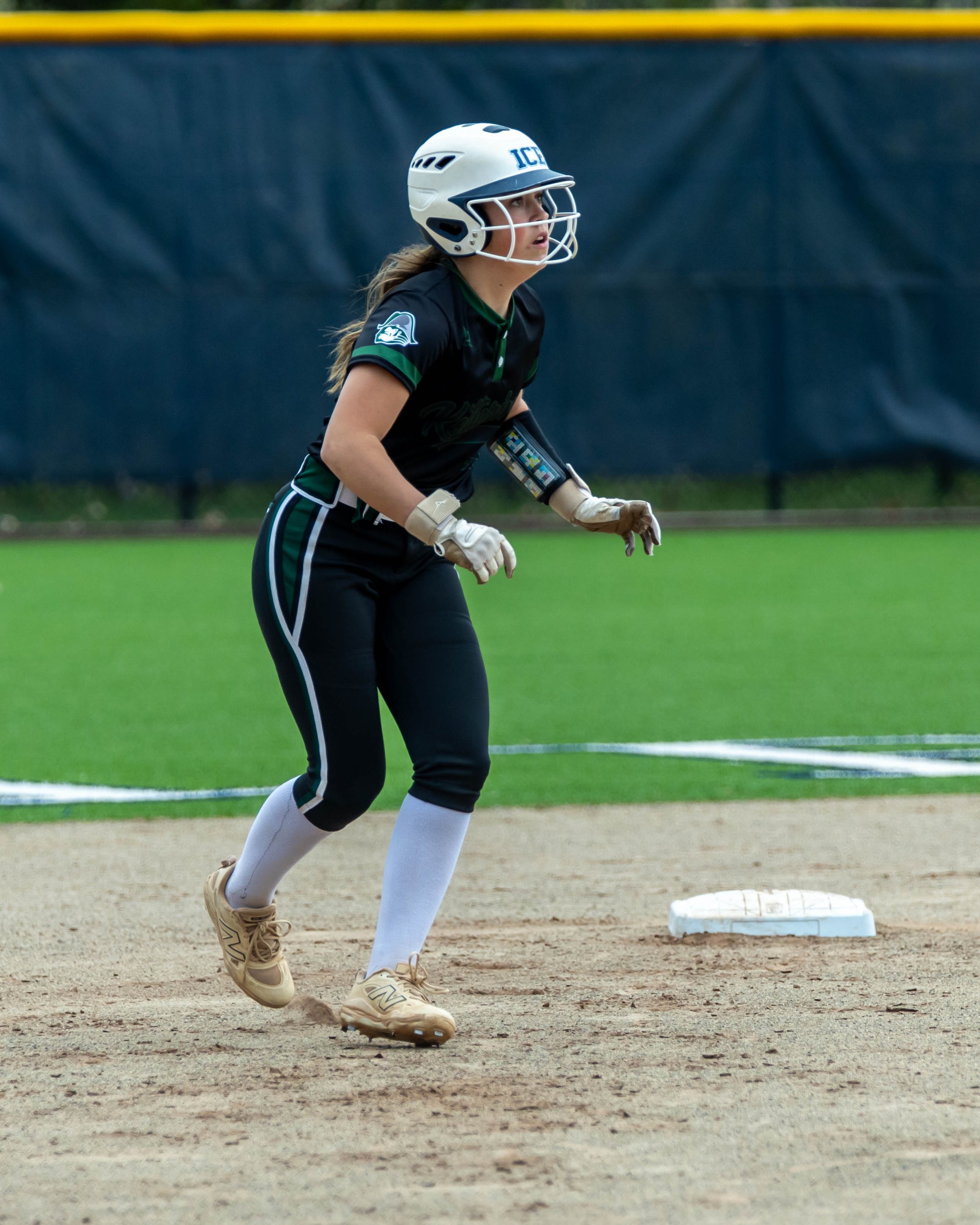 Kettering #99 leads off of second base