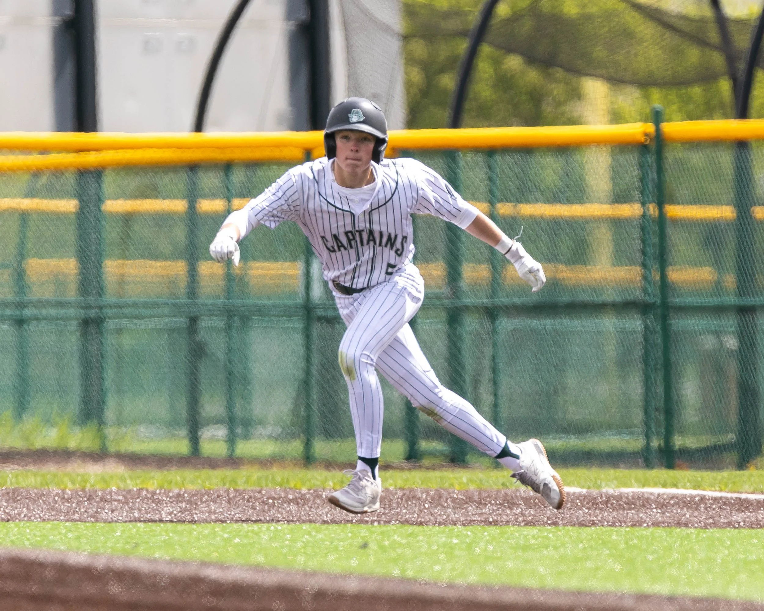 Kettering #5 leads of 1st base