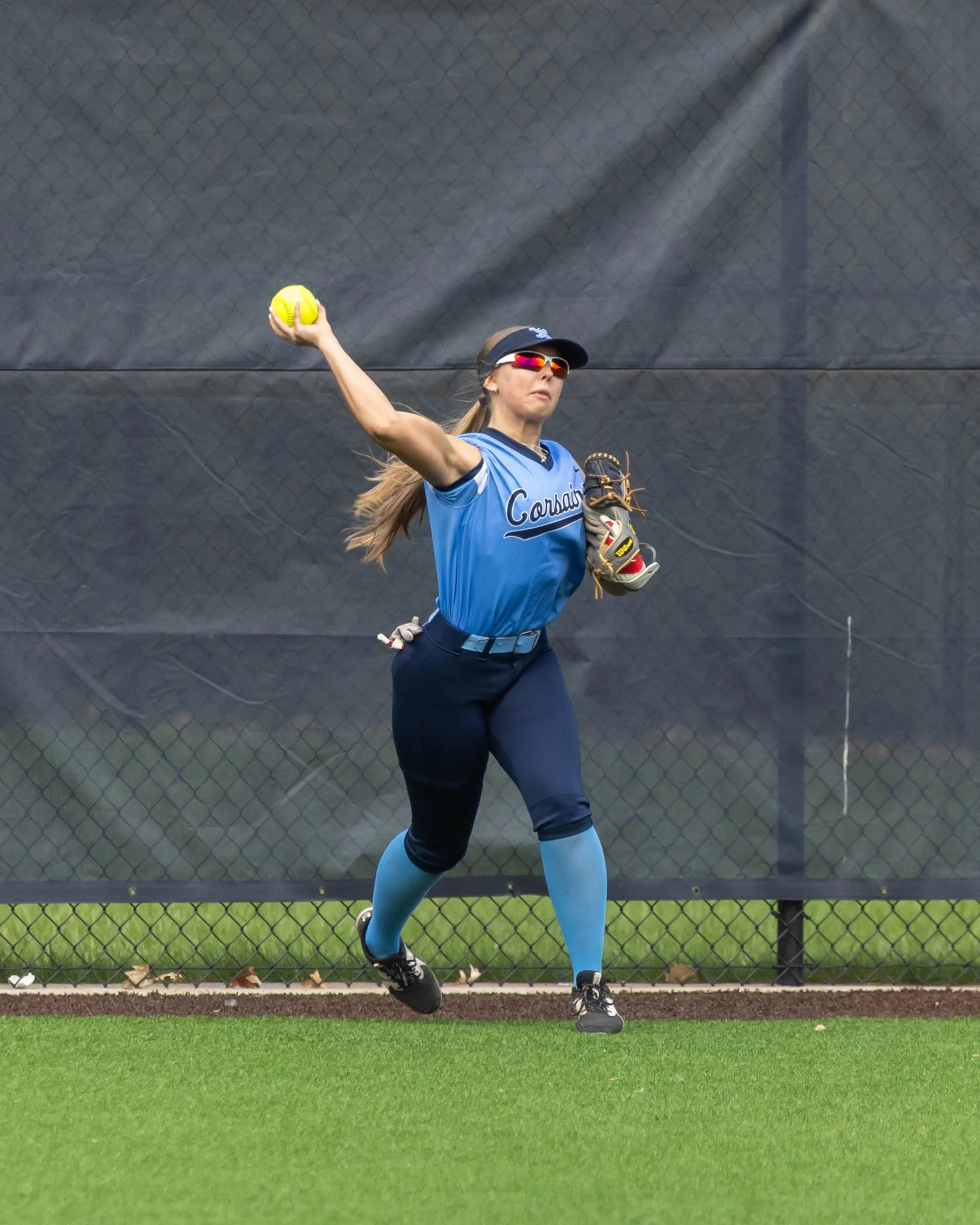 Mott #4 throws in the ball