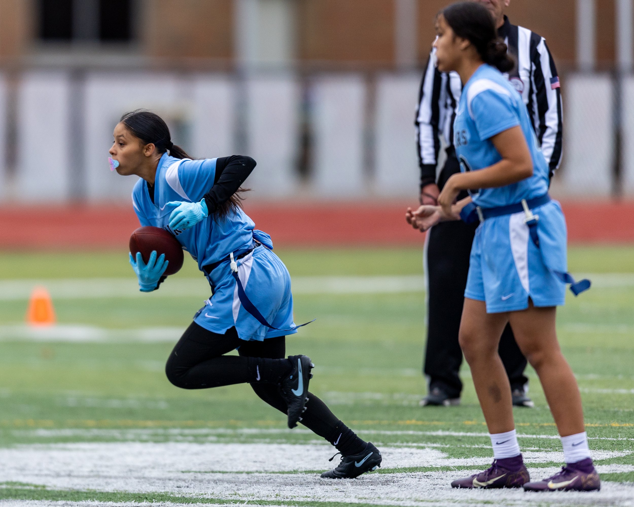 WM #5 carries the ball