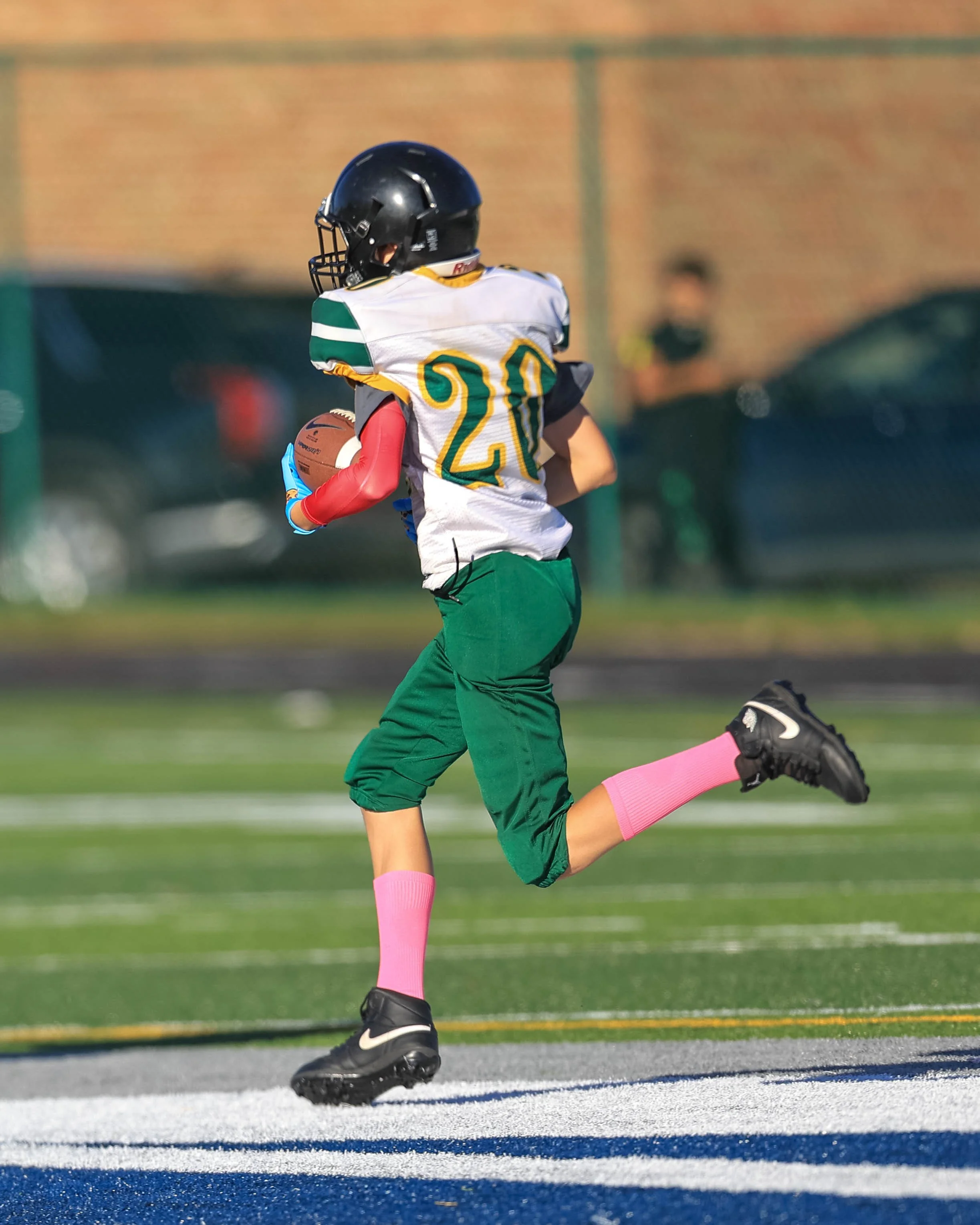 Pierce #20 carries the ball