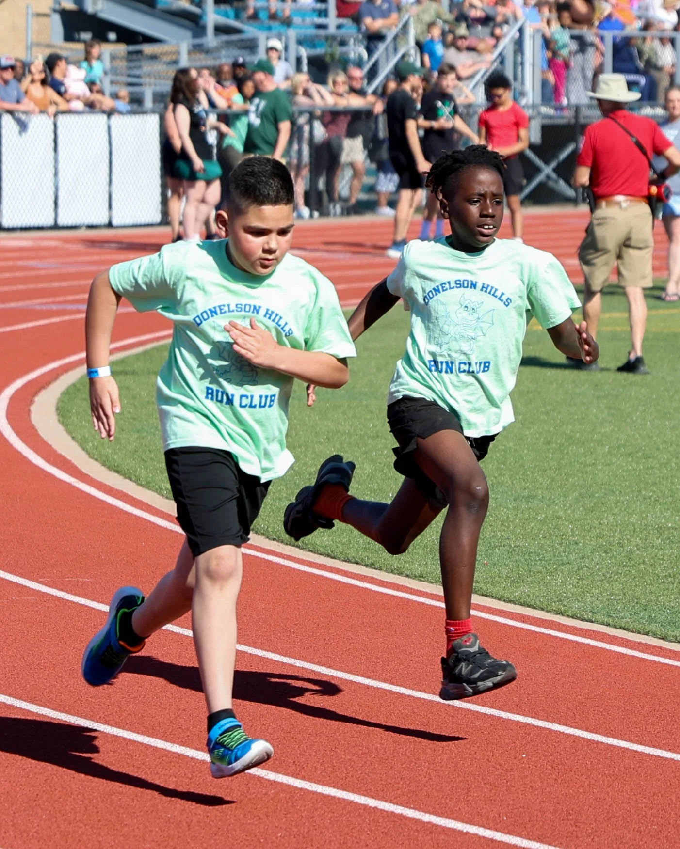Donelson Hills runners starts the race