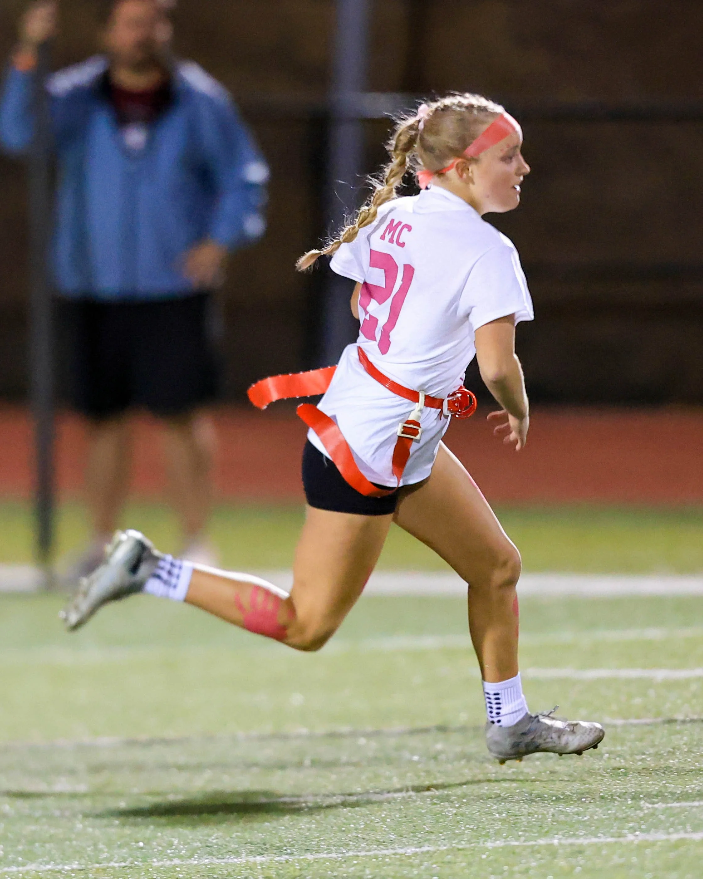 Juniors #21 runs the ball