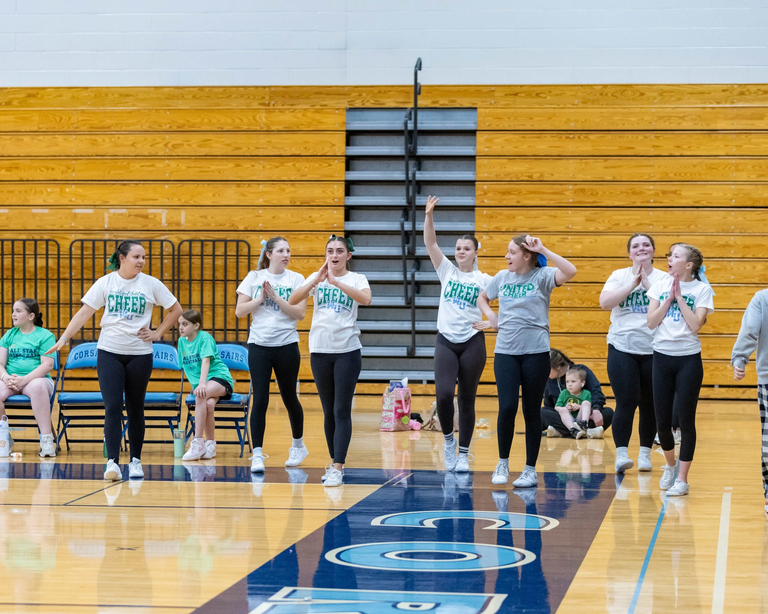 Waterford Mott cheerleaders