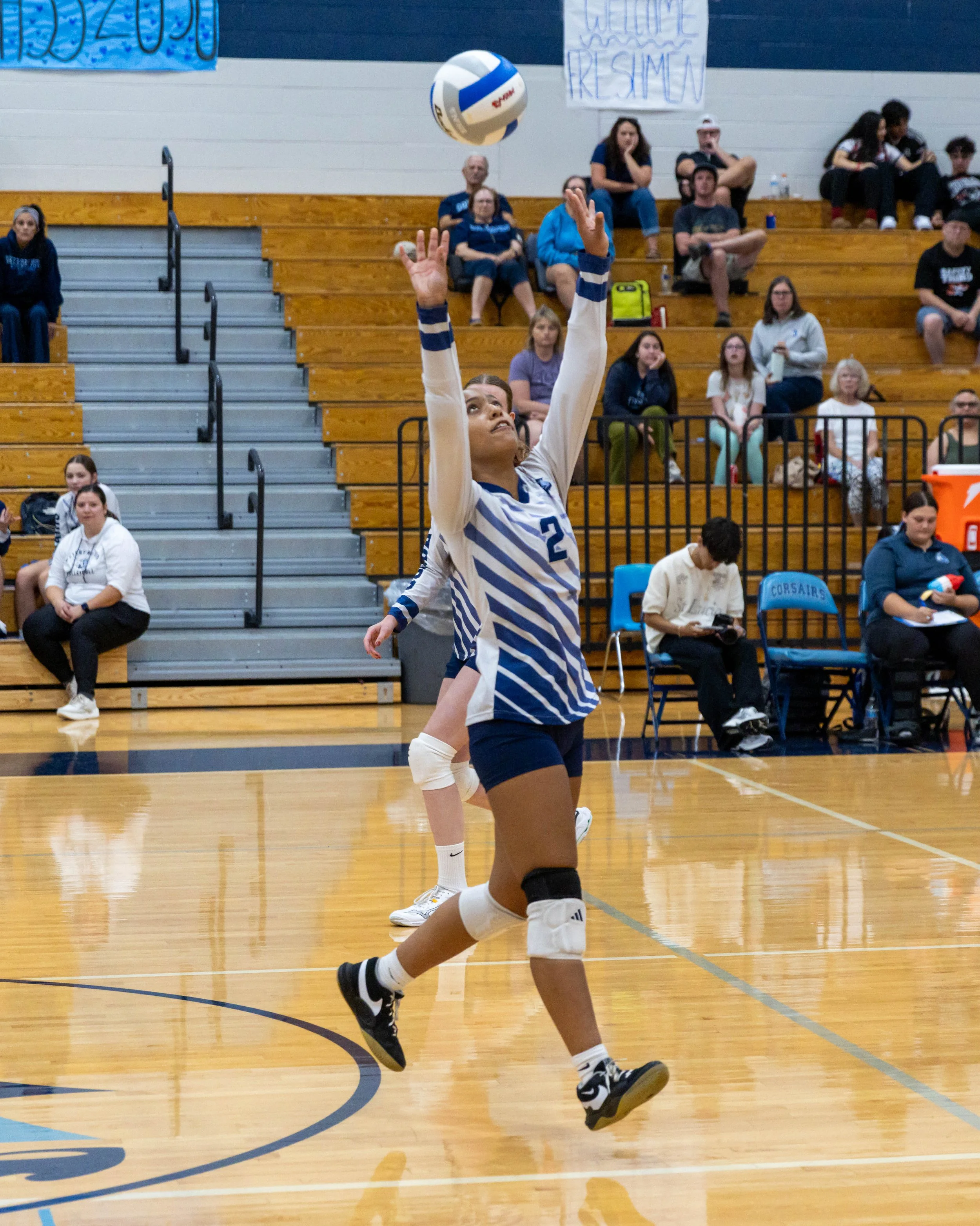 WM #2 sets the ball