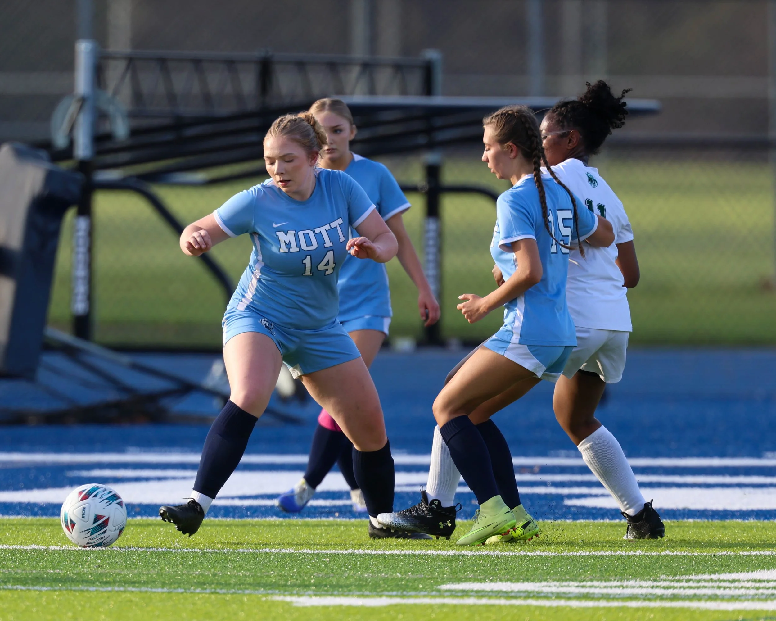 #14 and #15 go after the ball