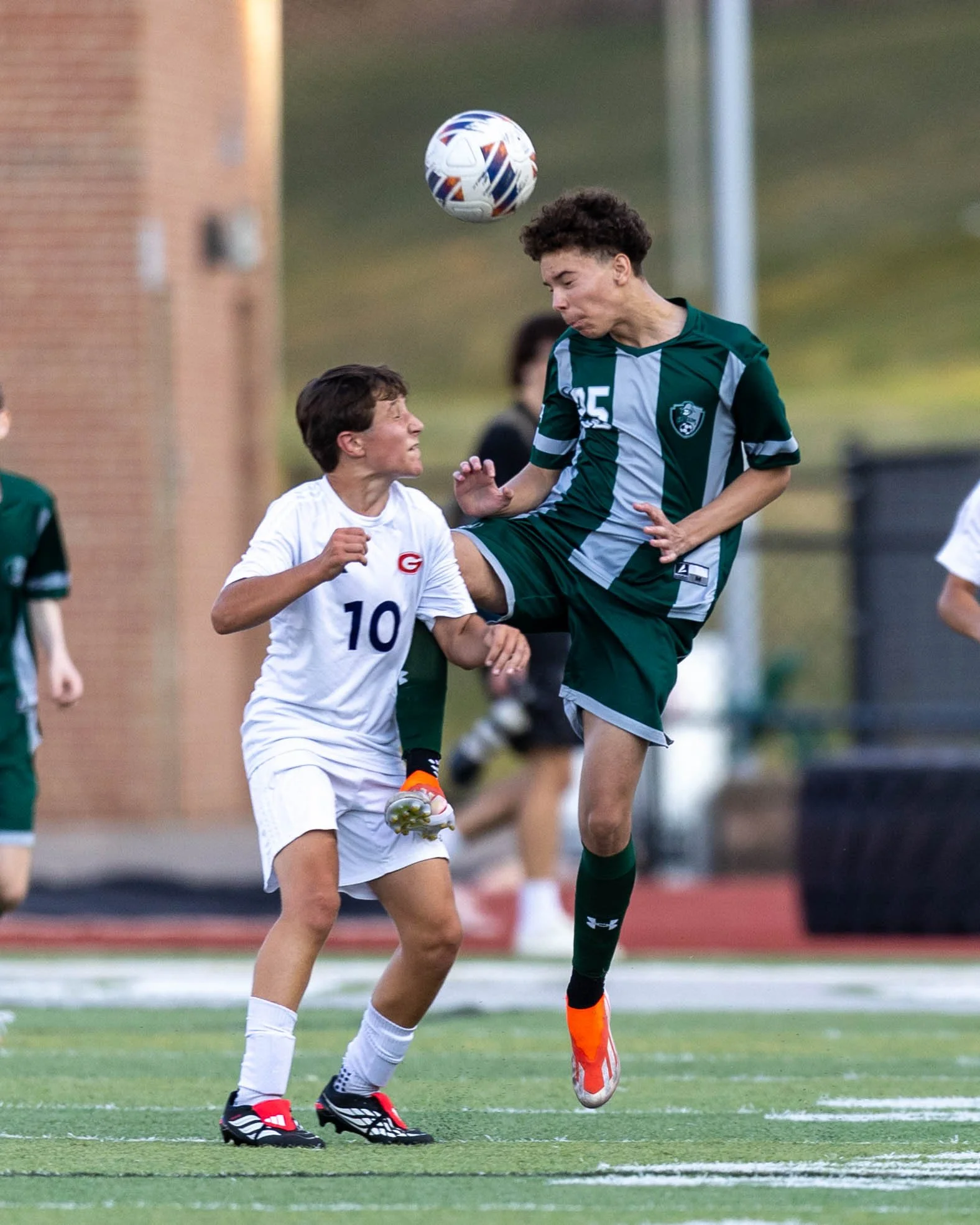 WK 25 heads the ball