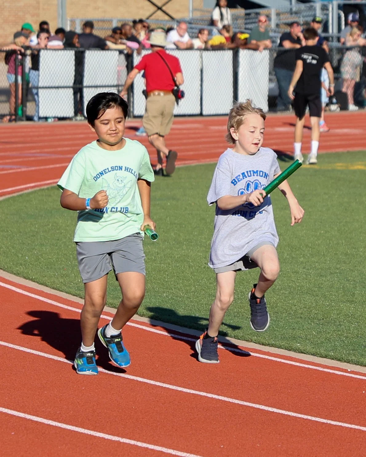 Donelson Hills and Beaumont runner start the 4x400 relay