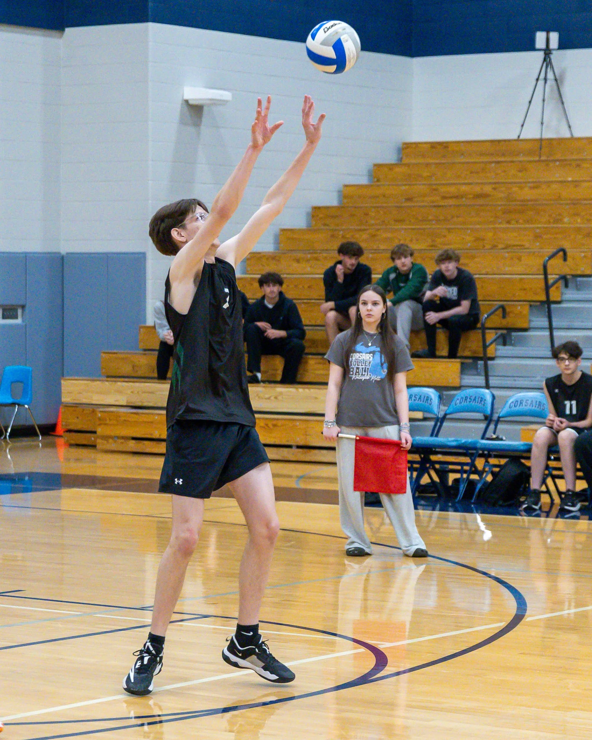 Kettering #7 sets the ball