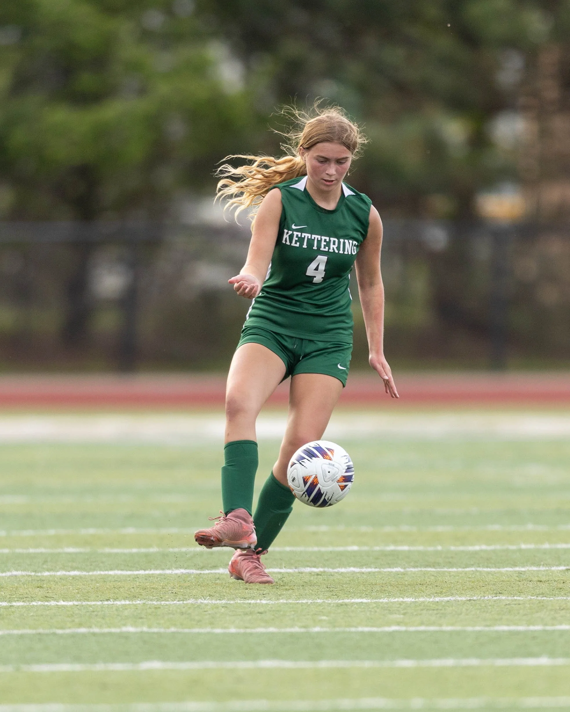 #4 passes the ball