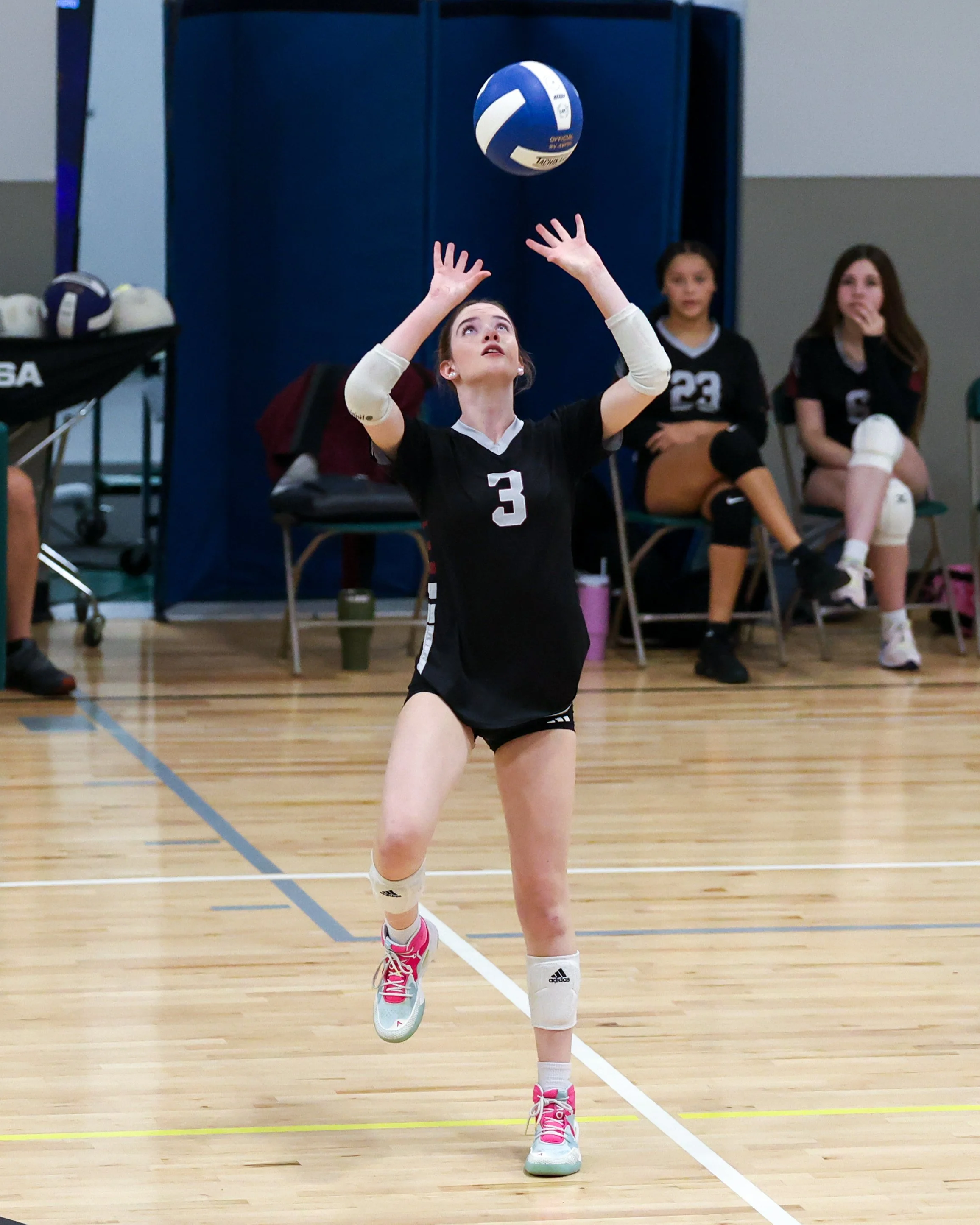 Mason girl returns the ball