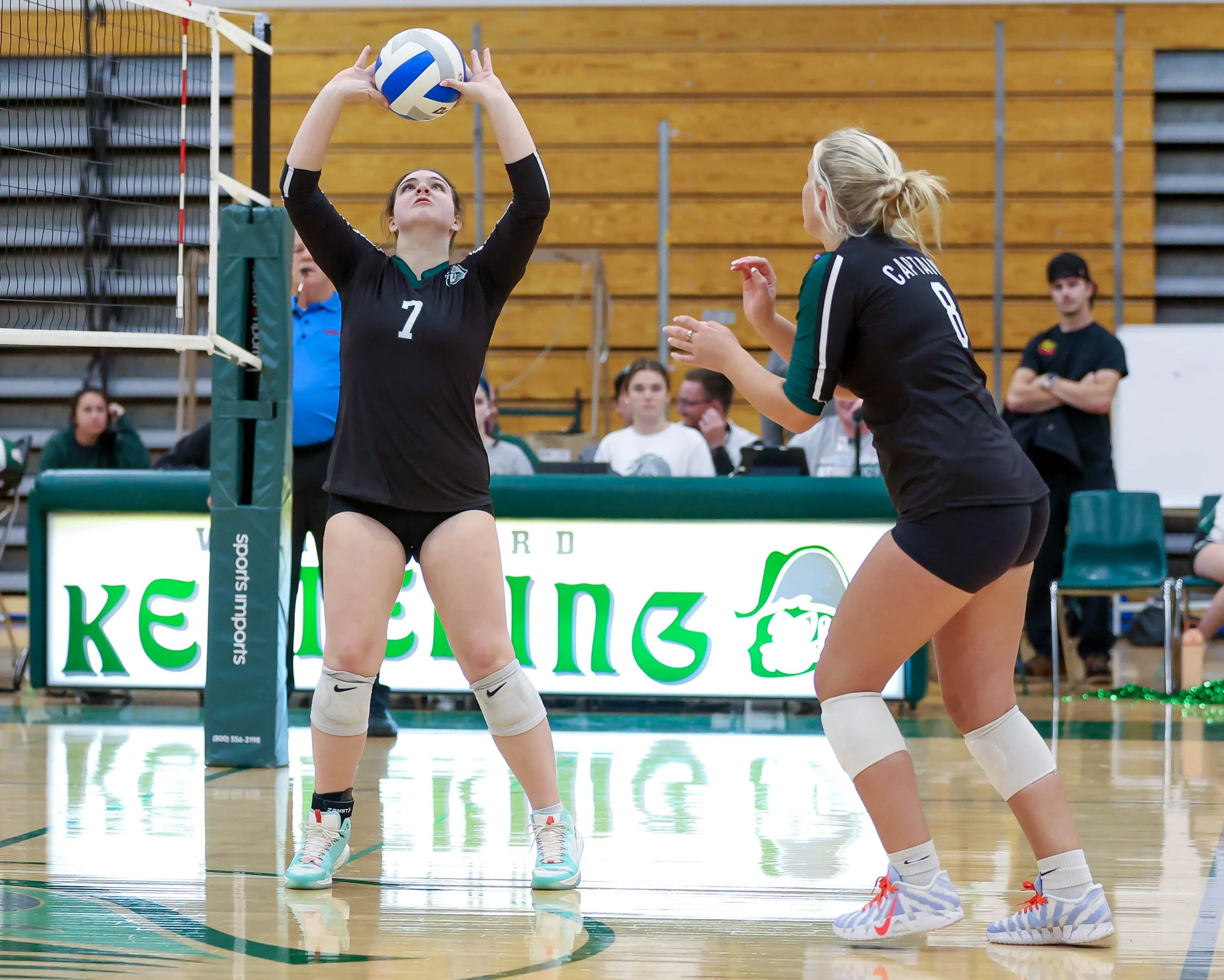 Kettering #7 sets the ball