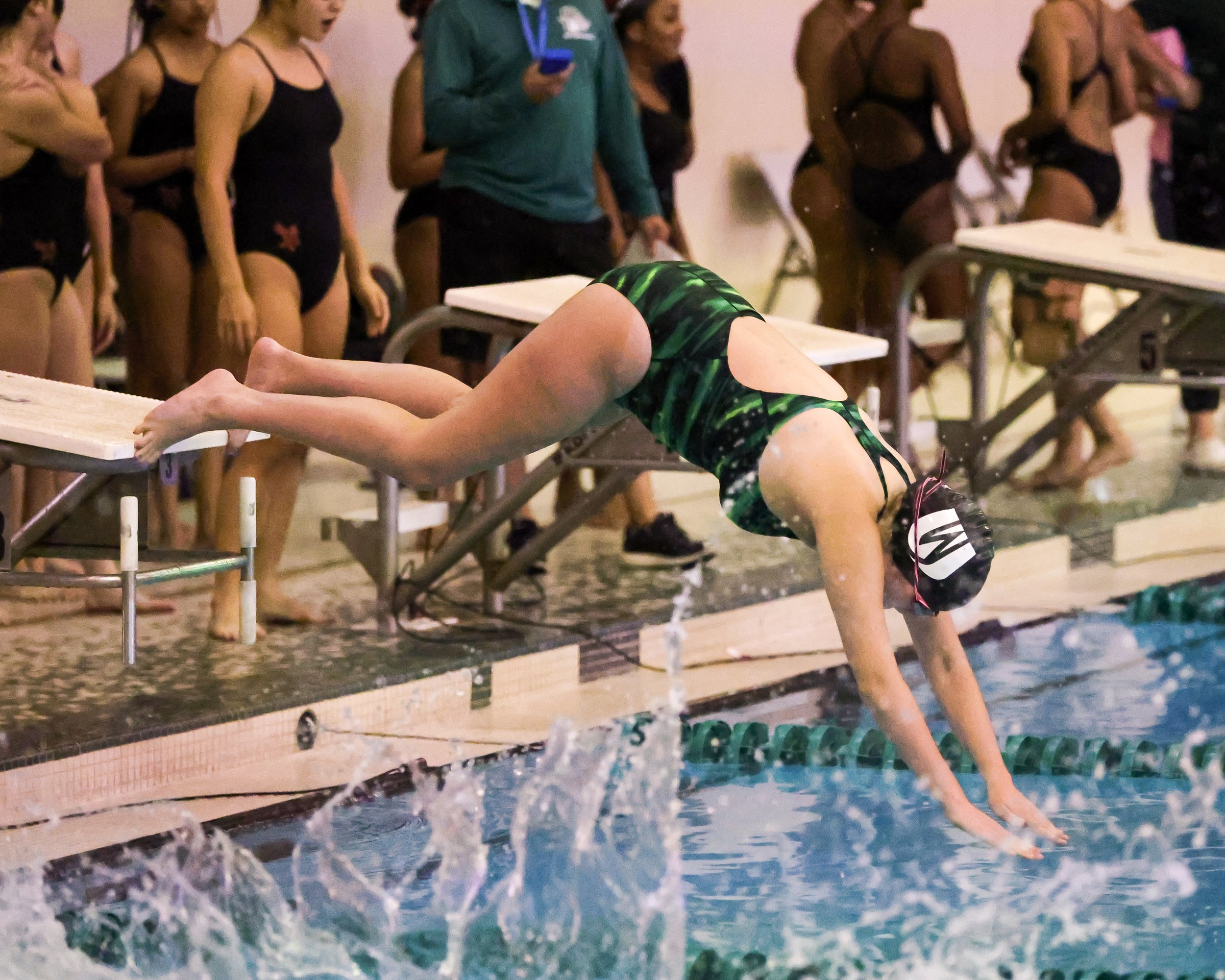 WU swimmer starting the 200 Yard Freestyle Relay