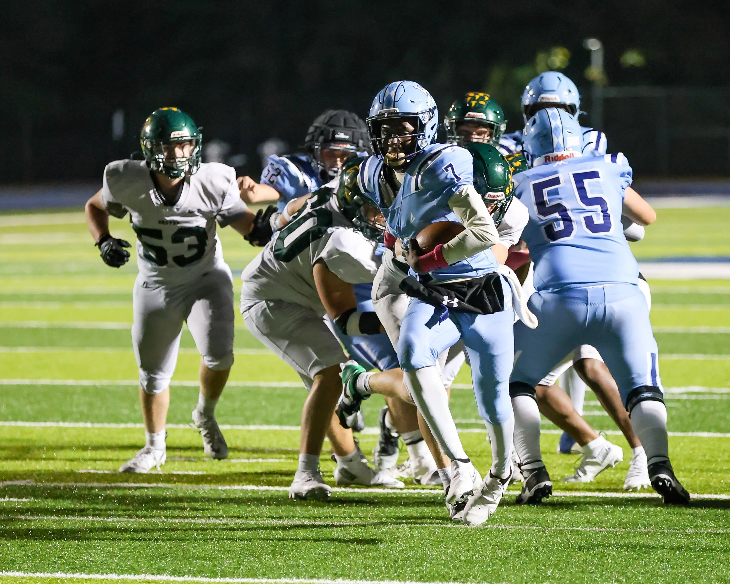 Mott #7 runs with the ball