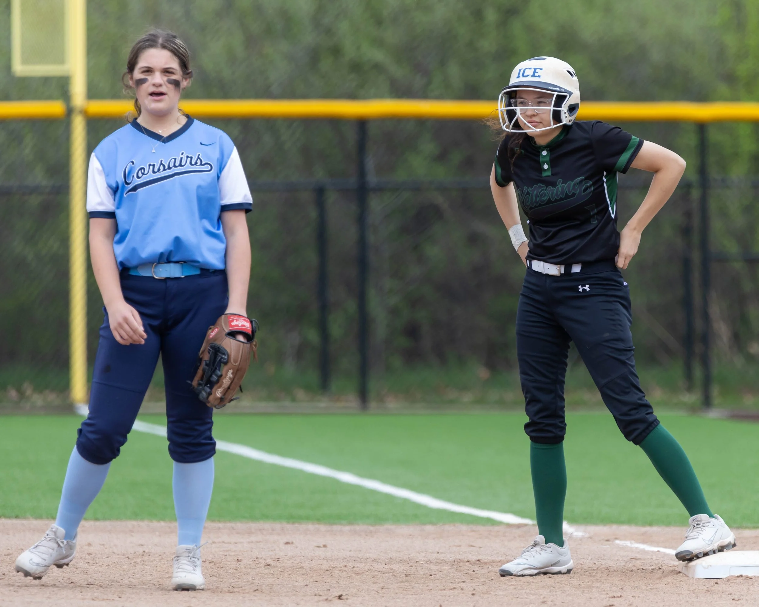 Mott first base and kettering runner wait for the pitch