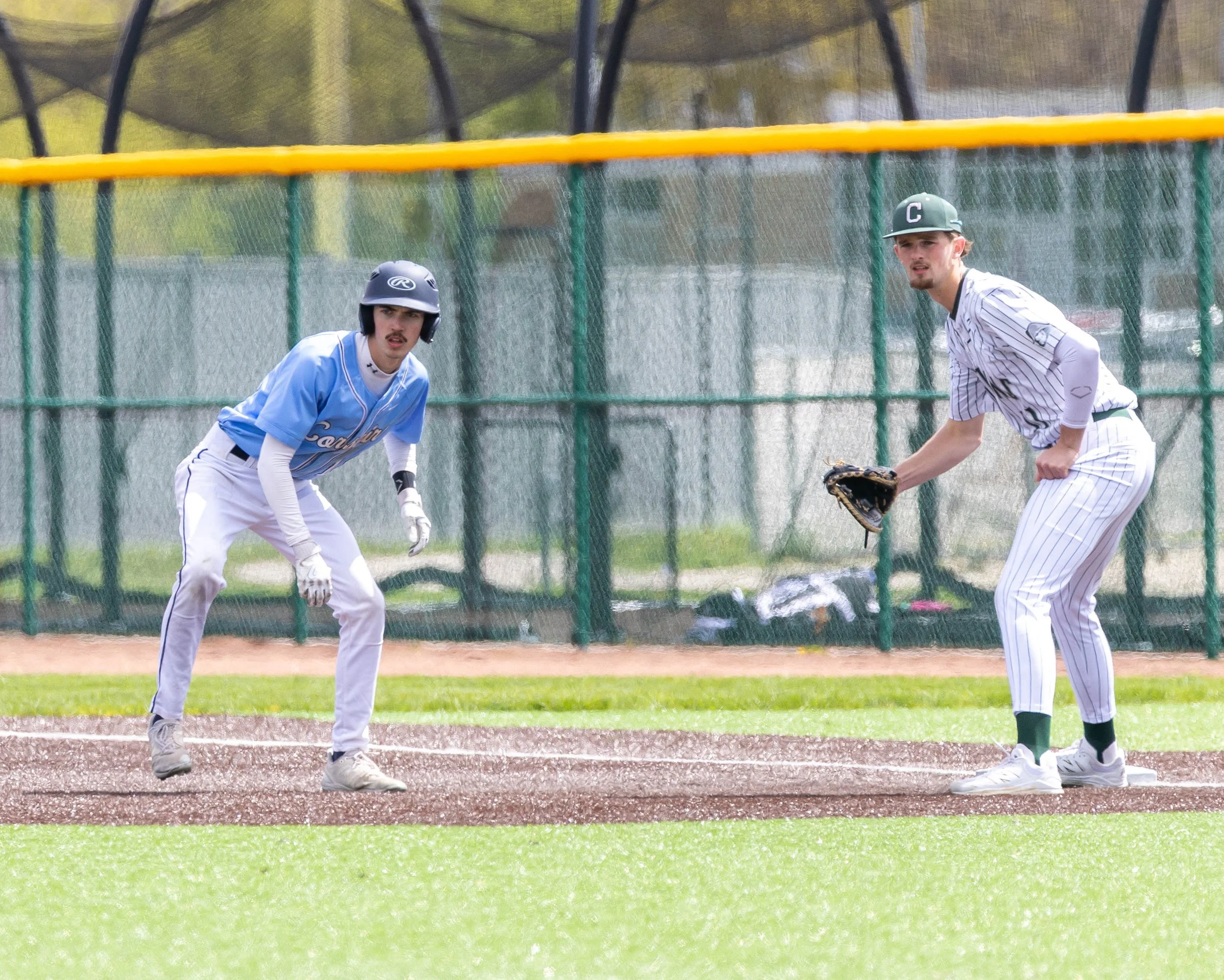 Mott #18 leads off from 1st base